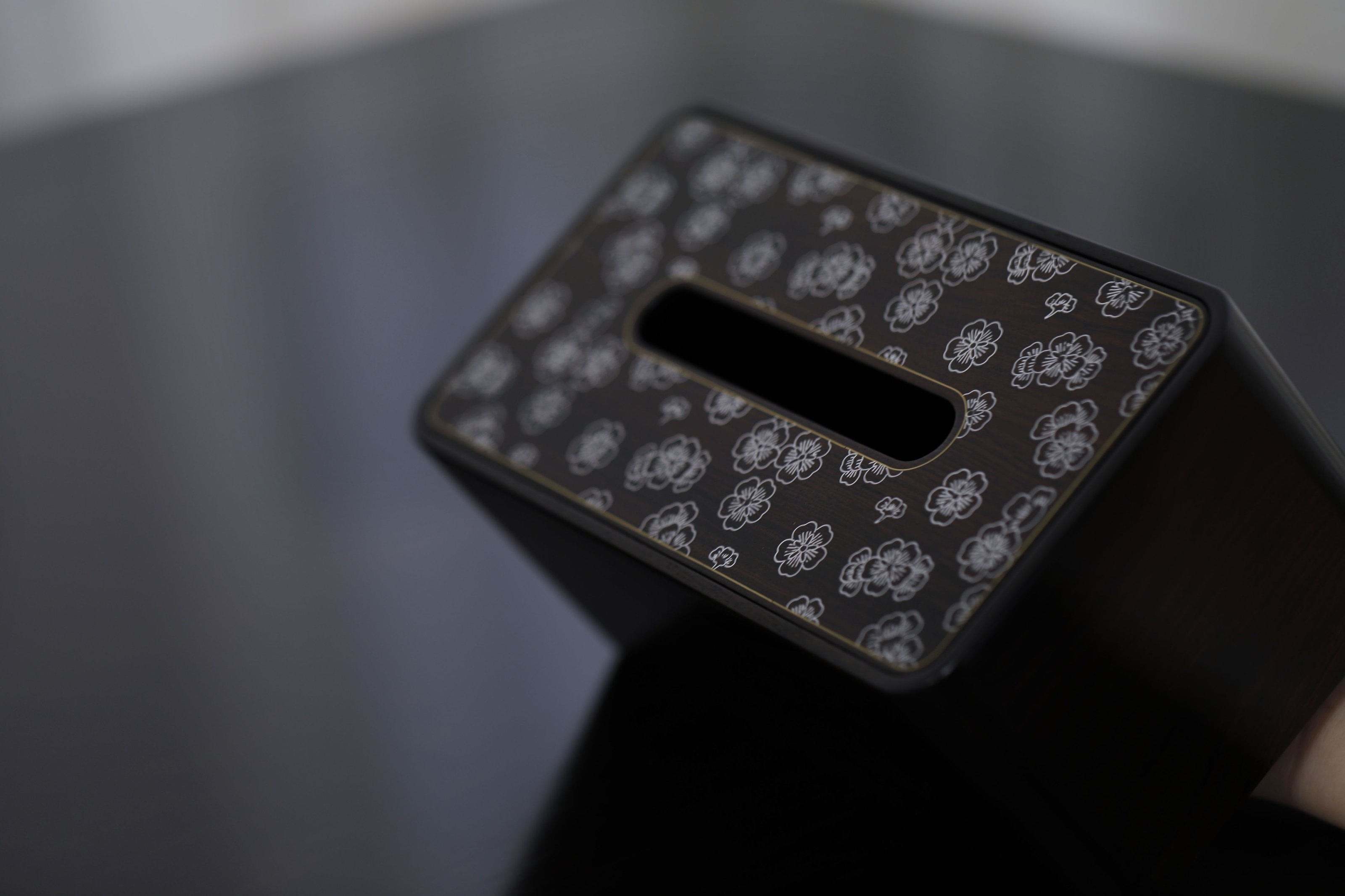 Plum blossom pattern/swastika pattern/snowflake pattern purple sandalwood tissue box