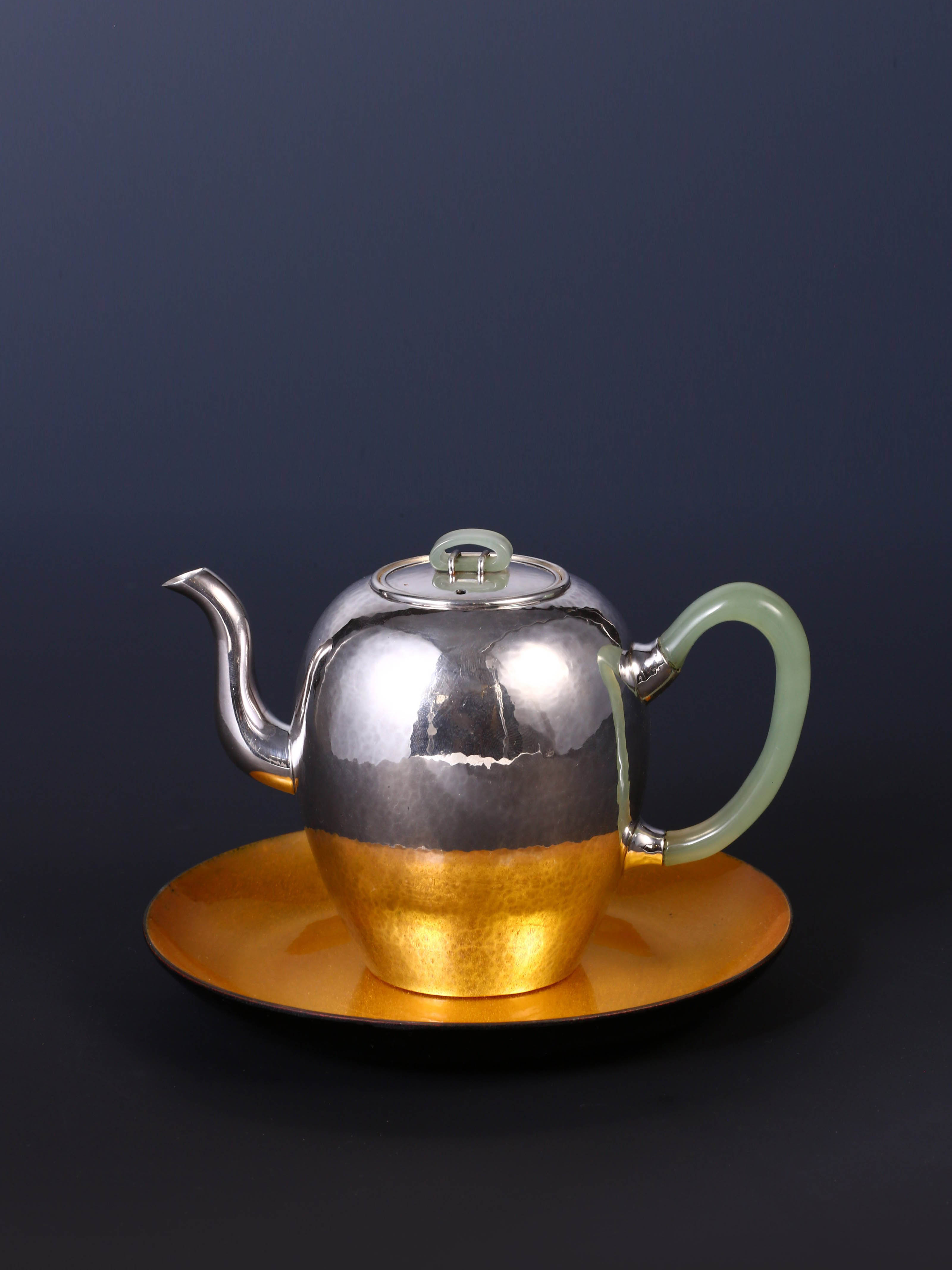 Beauty Shoulder Sterling Silver Teapot with Seven Treasures Tray