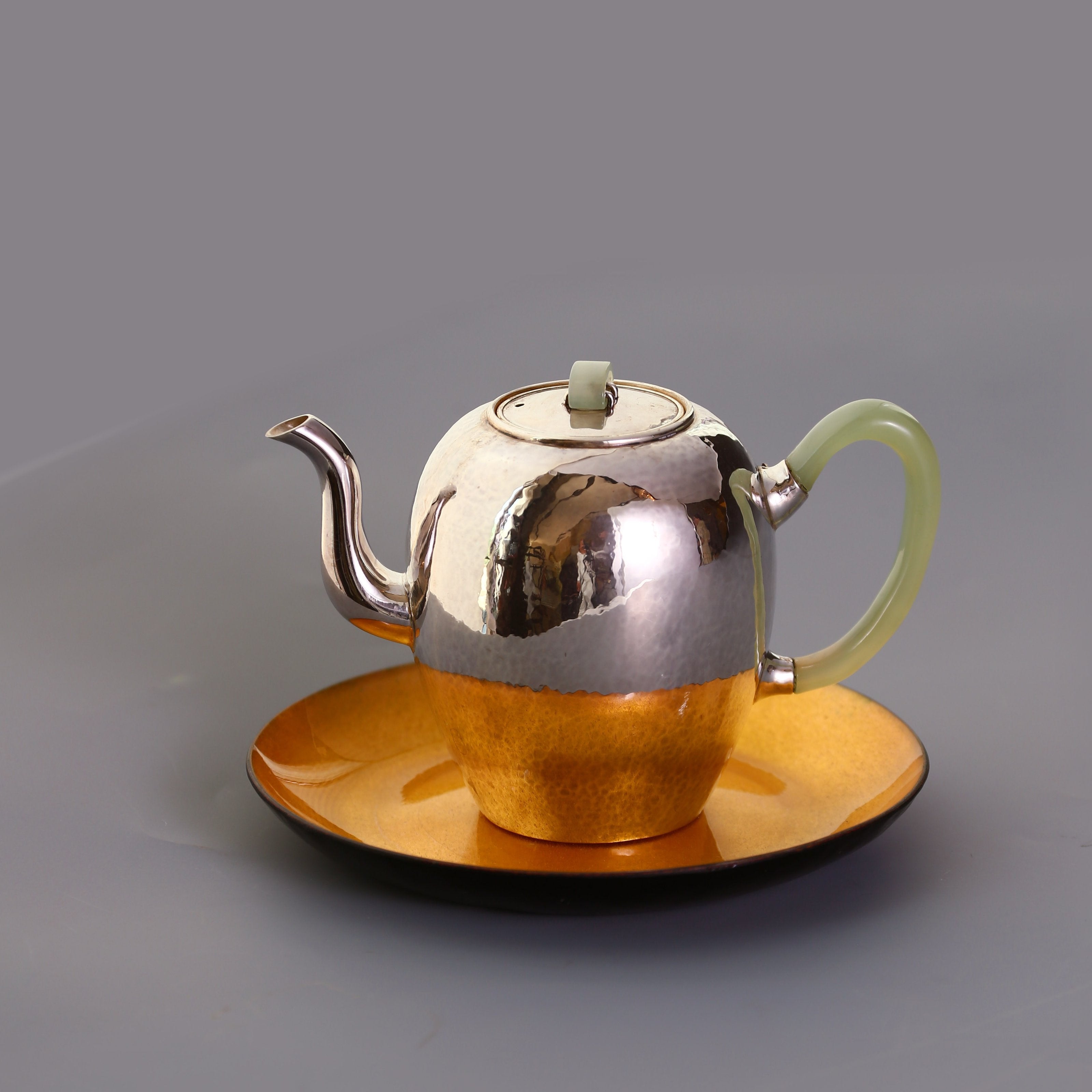 Beauty Shoulder Sterling Silver Teapot with Seven Treasures Tray