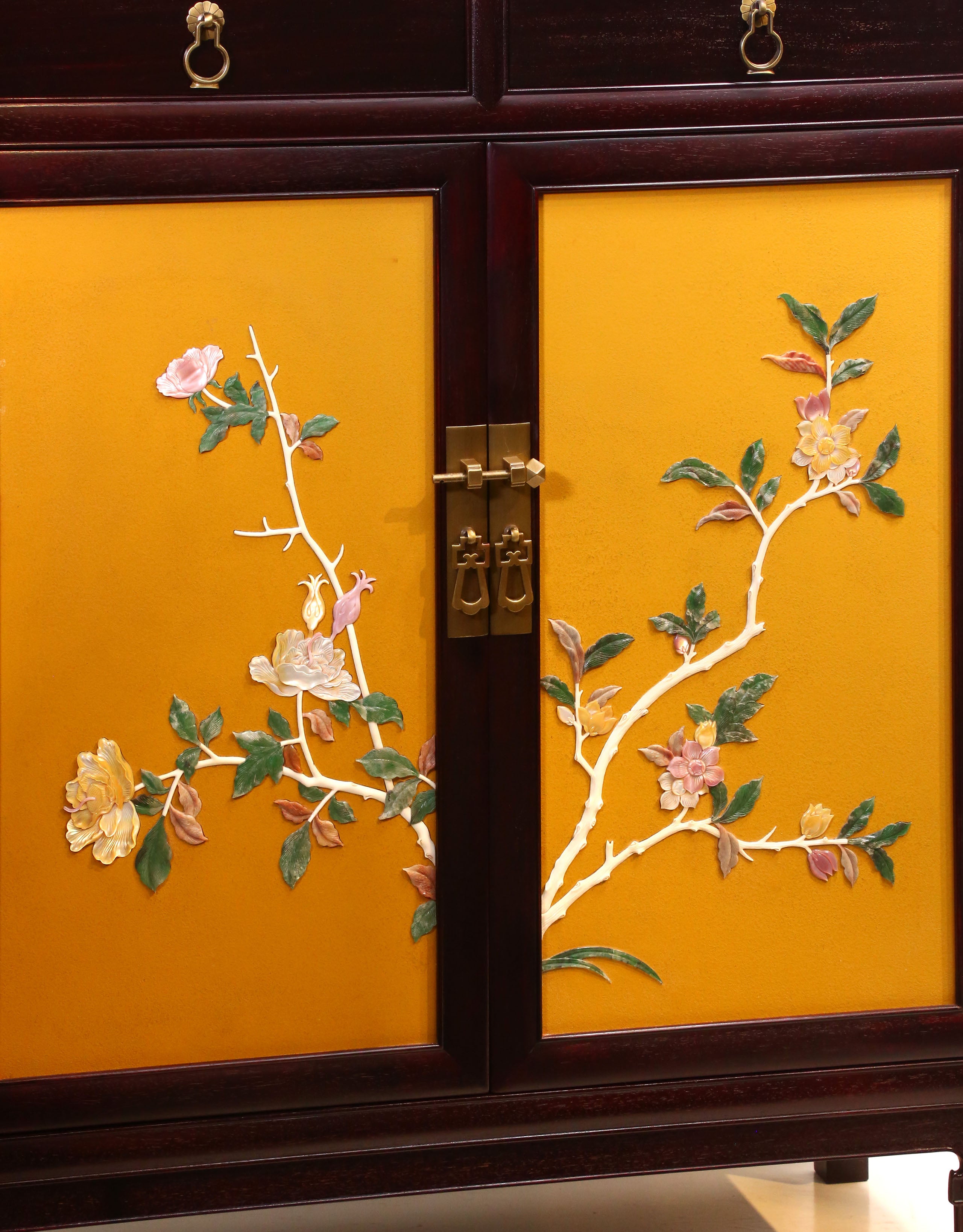 Tea cabinet inlaid with peony flowers