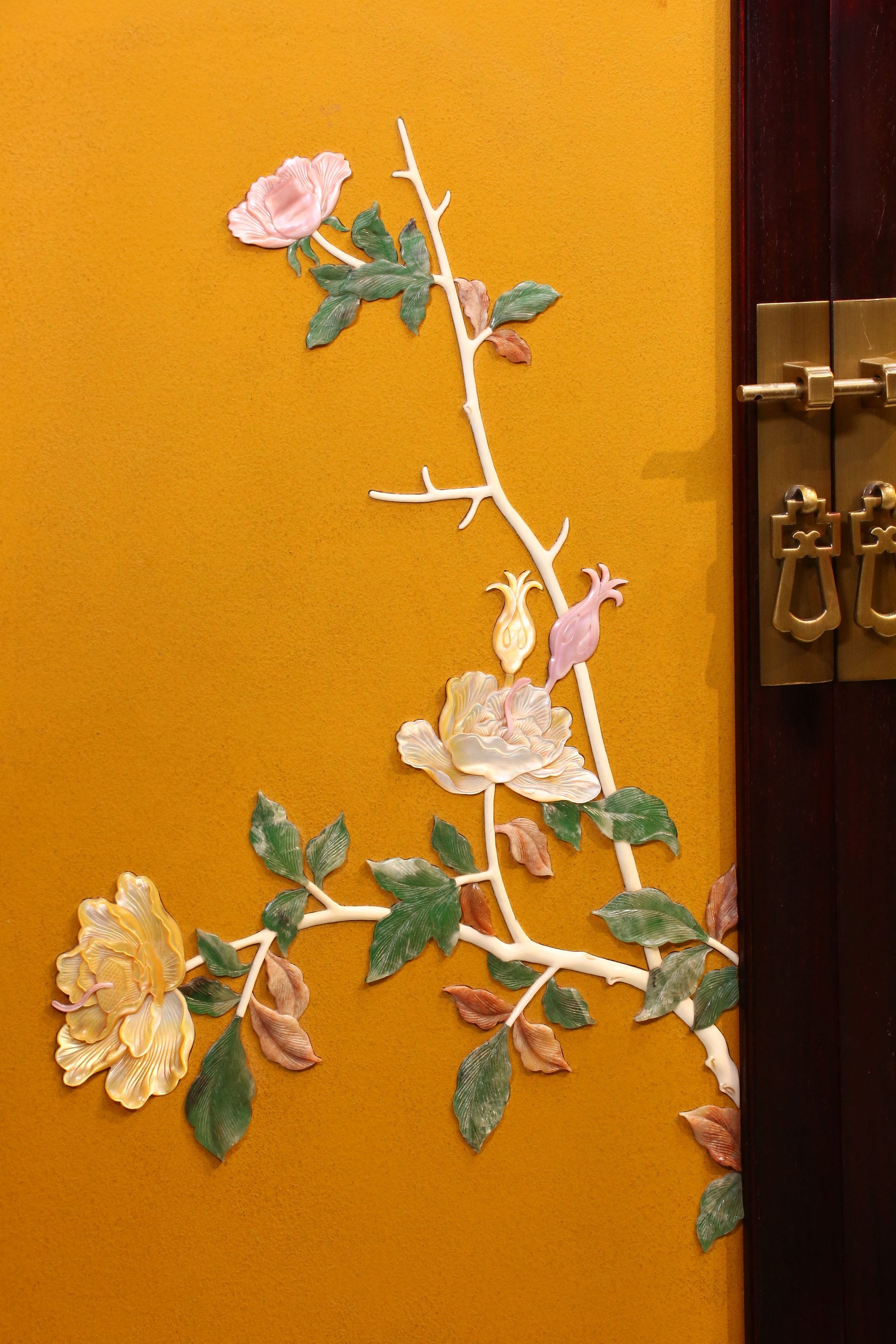 Tea cabinet inlaid with peony flowers