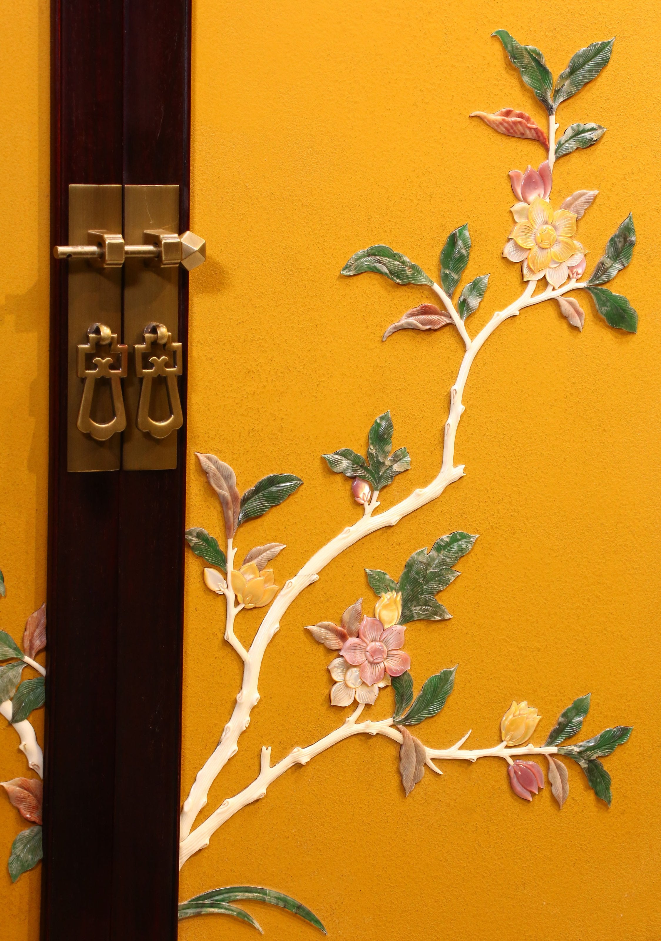 Tea cabinet inlaid with peony flowers