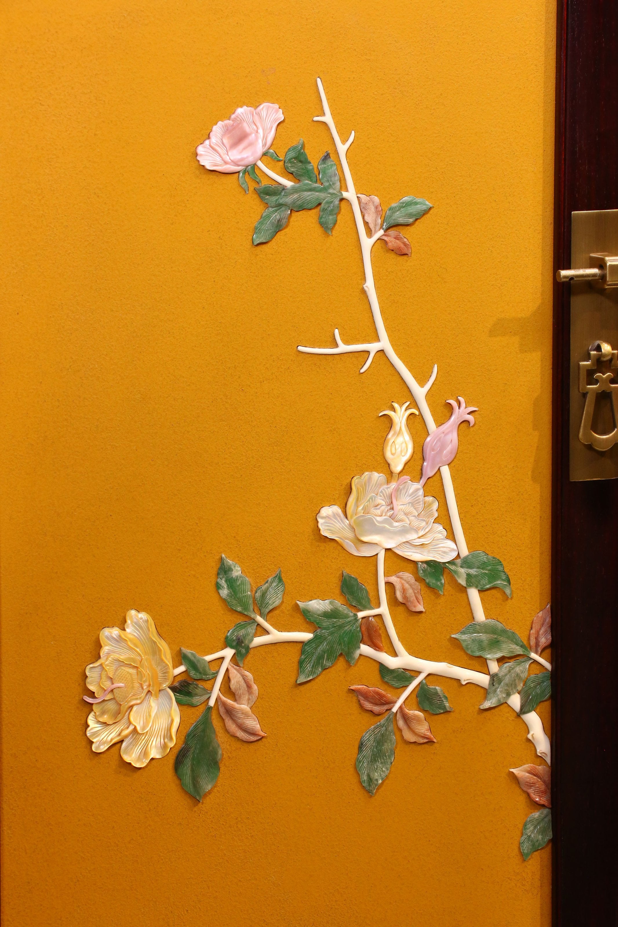 Tea cabinet inlaid with peony flowers