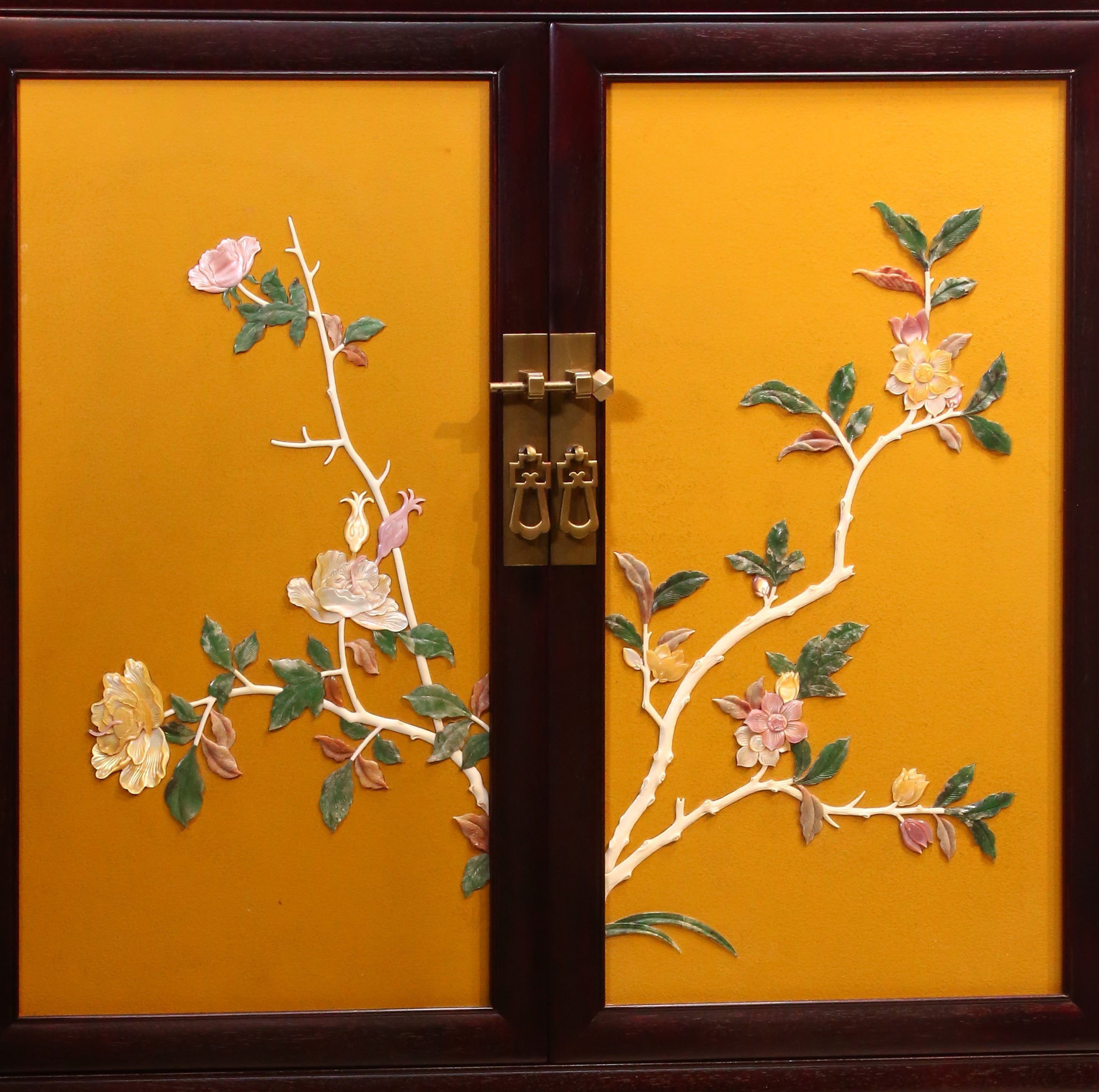 Tea cabinet inlaid with peony flowers