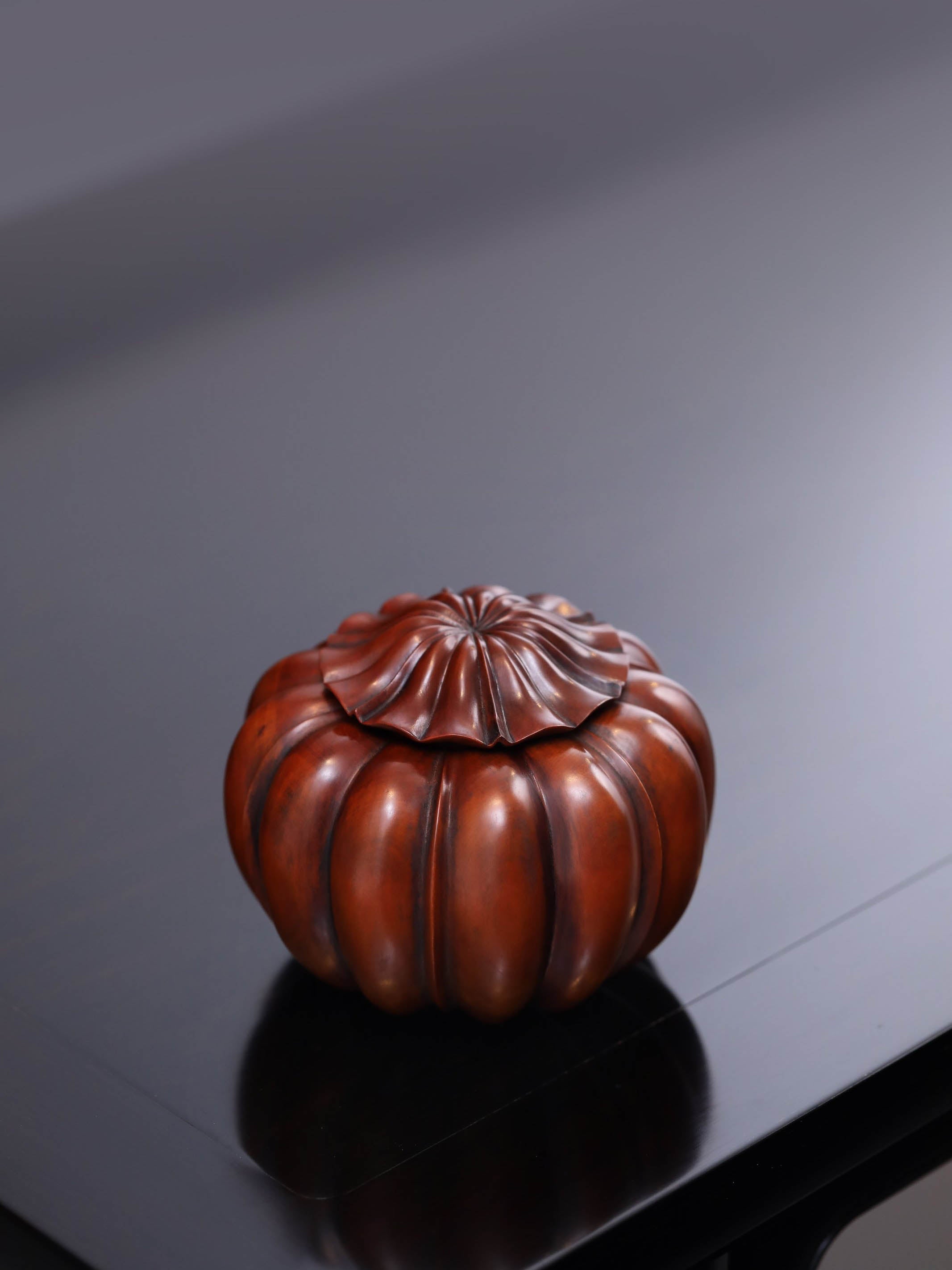 Pumpkin-shaped Go game jar