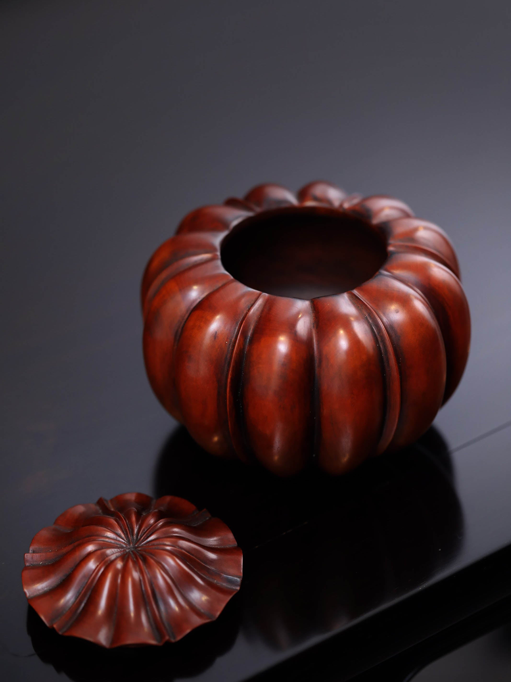 Pumpkin-shaped Go game jar