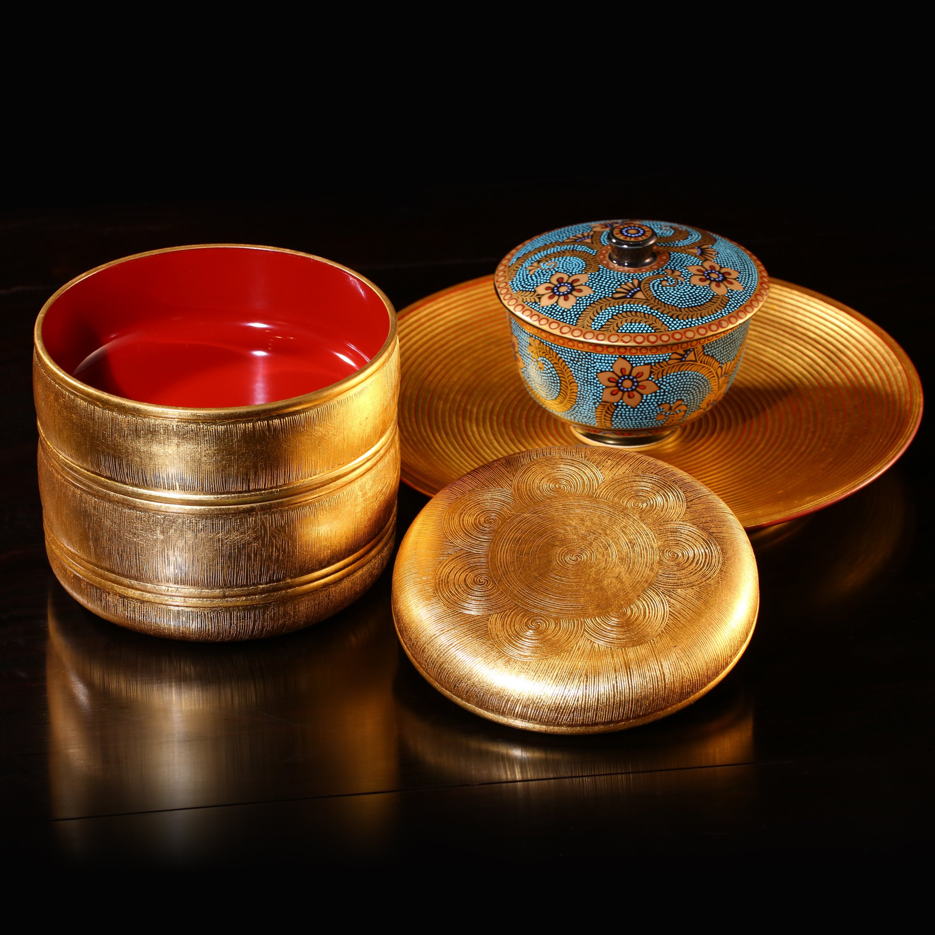 Japanese Heian Shohiko vermilion and gold lacquer tea caddy and tea tray