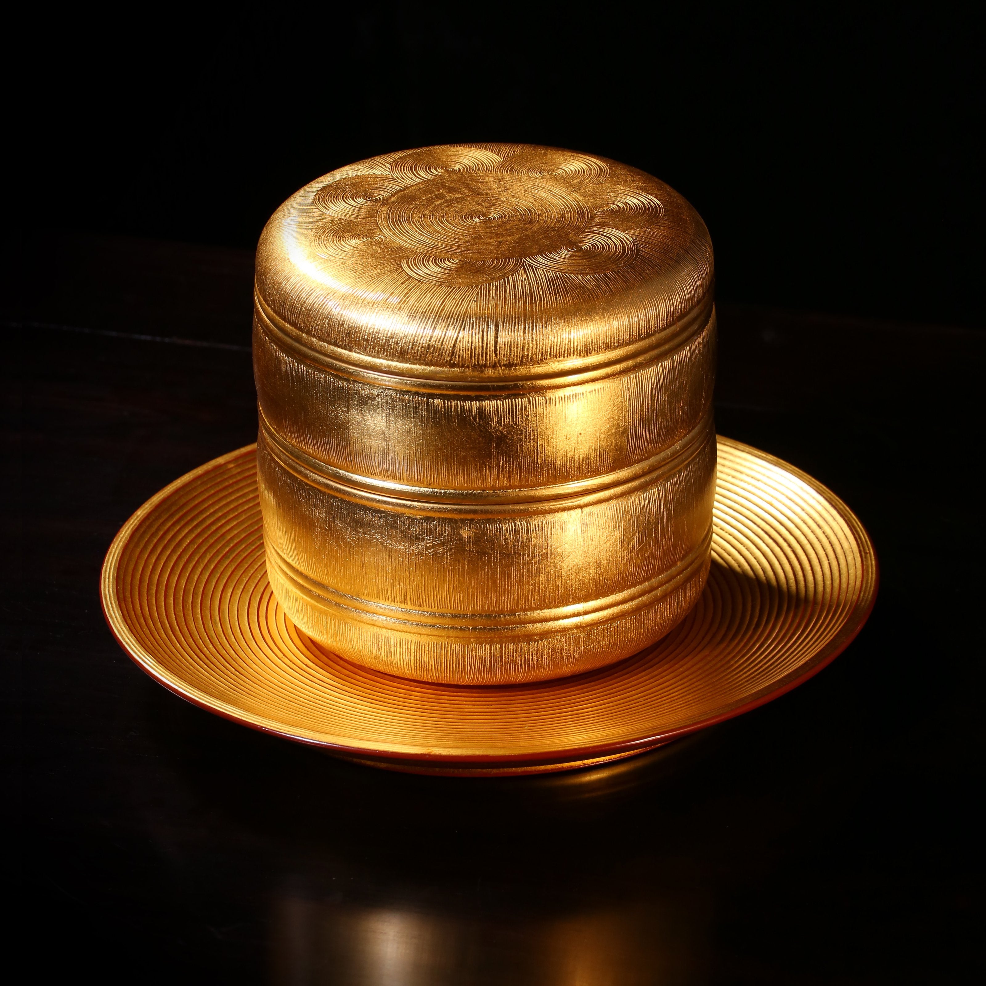 Japanese Heian Shohiko vermilion and gold lacquer tea caddy and tea tray