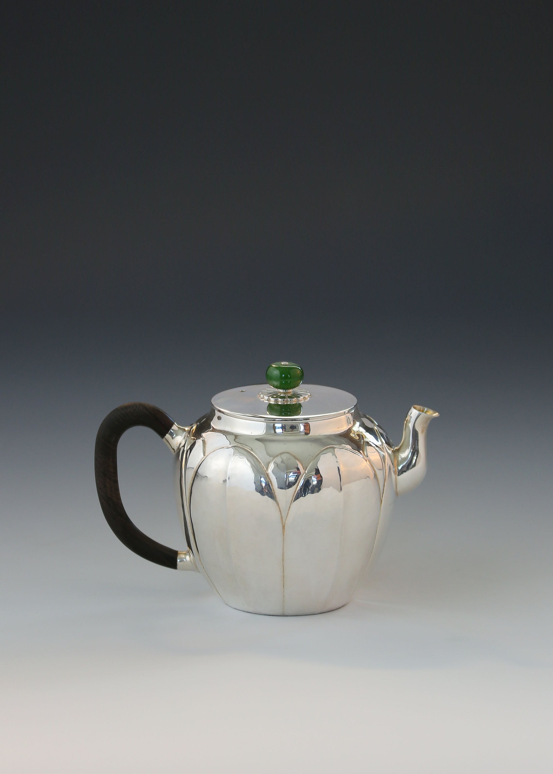 Flat-covered flower buds