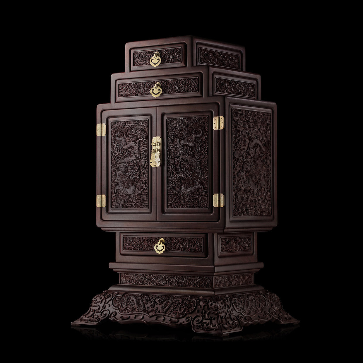 Small-leaf sandalwood Qianlong cloud and dragon cabinet