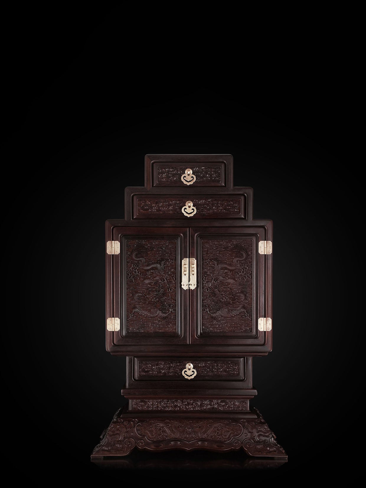 Small-leaf sandalwood Qianlong cloud and dragon cabinet