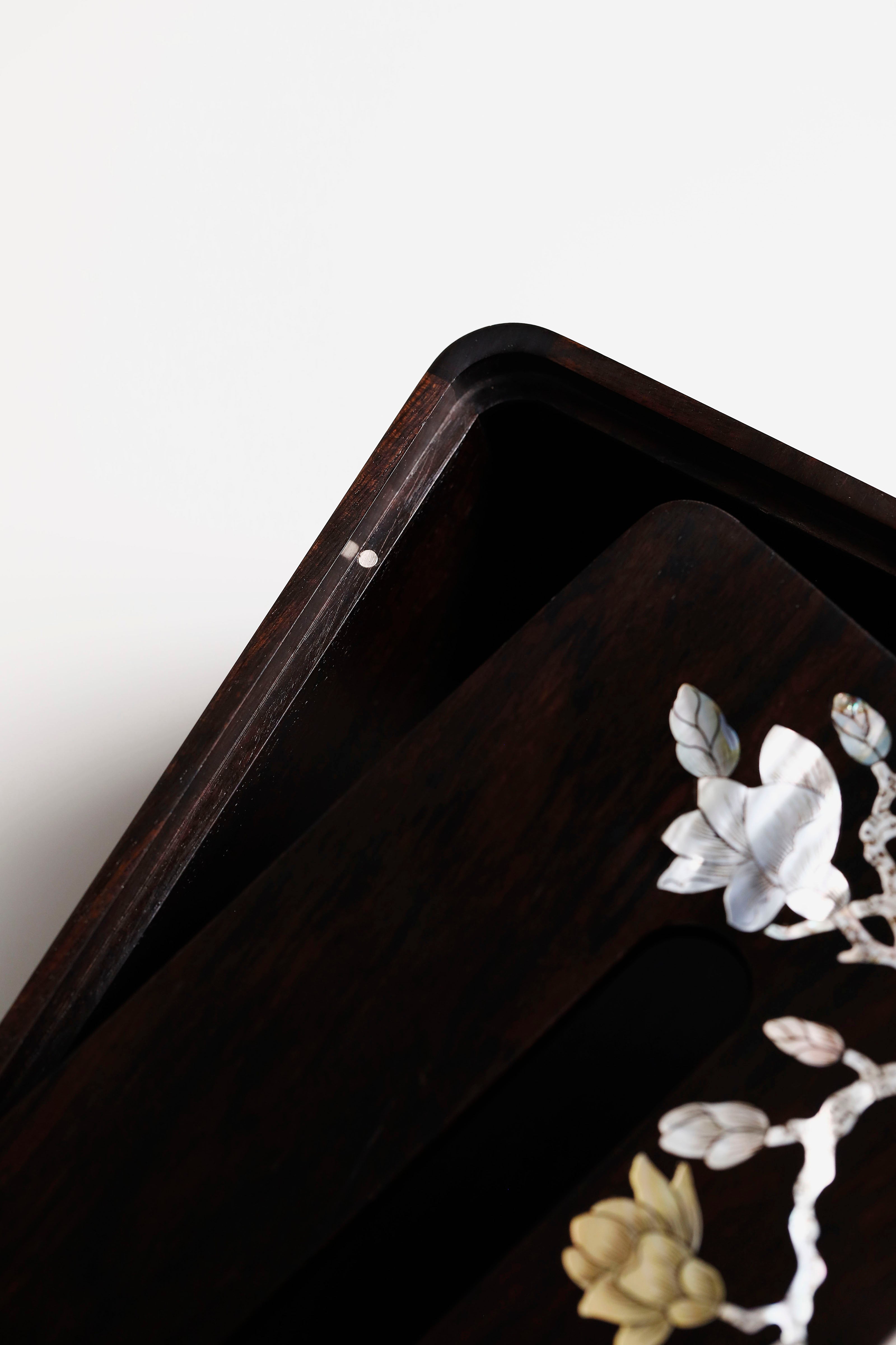 Purple sandalwood mother-of-pearl inlaid magnolia and wealth-themed tissue box