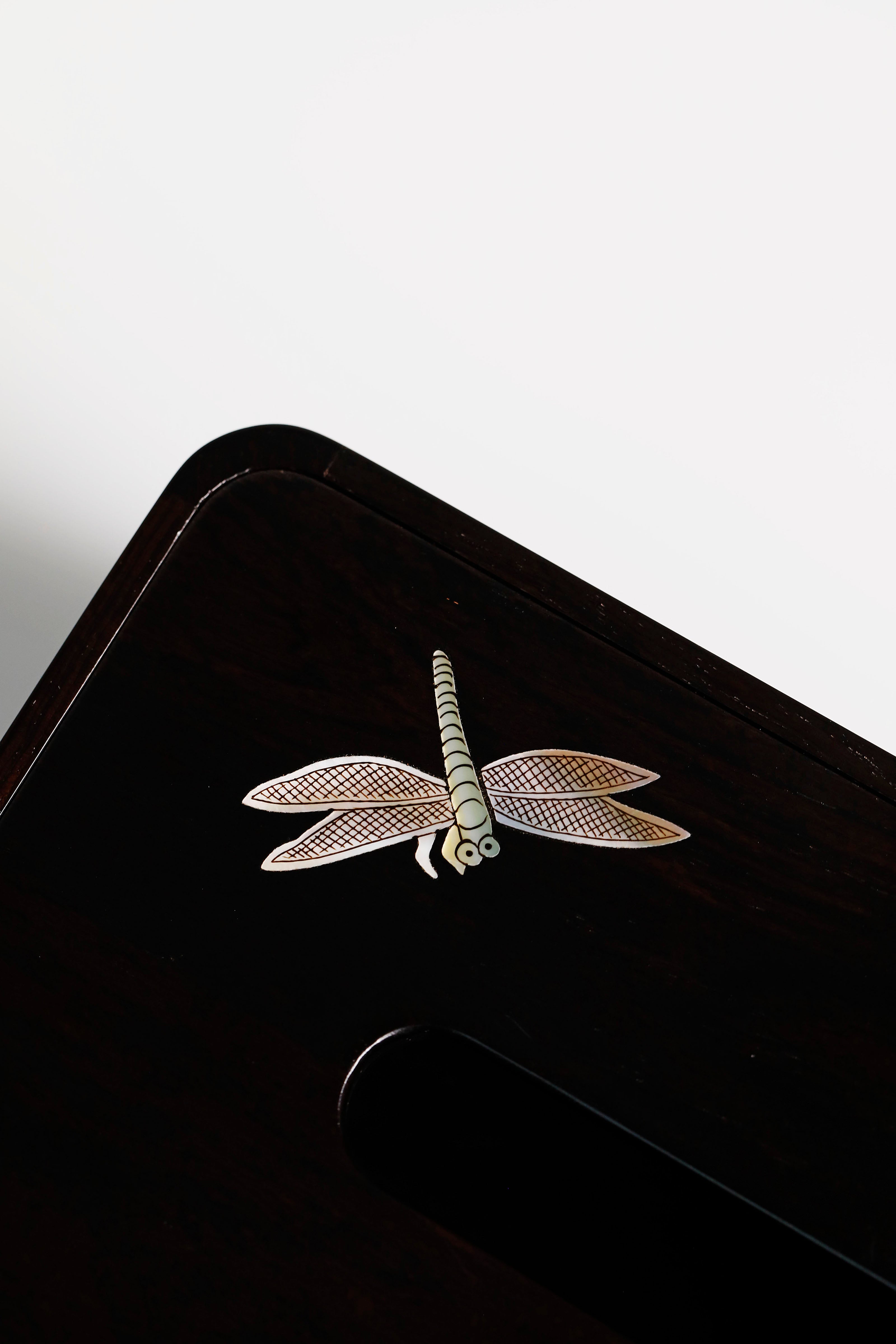 Purple sandalwood mother-of-pearl inlaid magnolia and wealth-themed tissue box