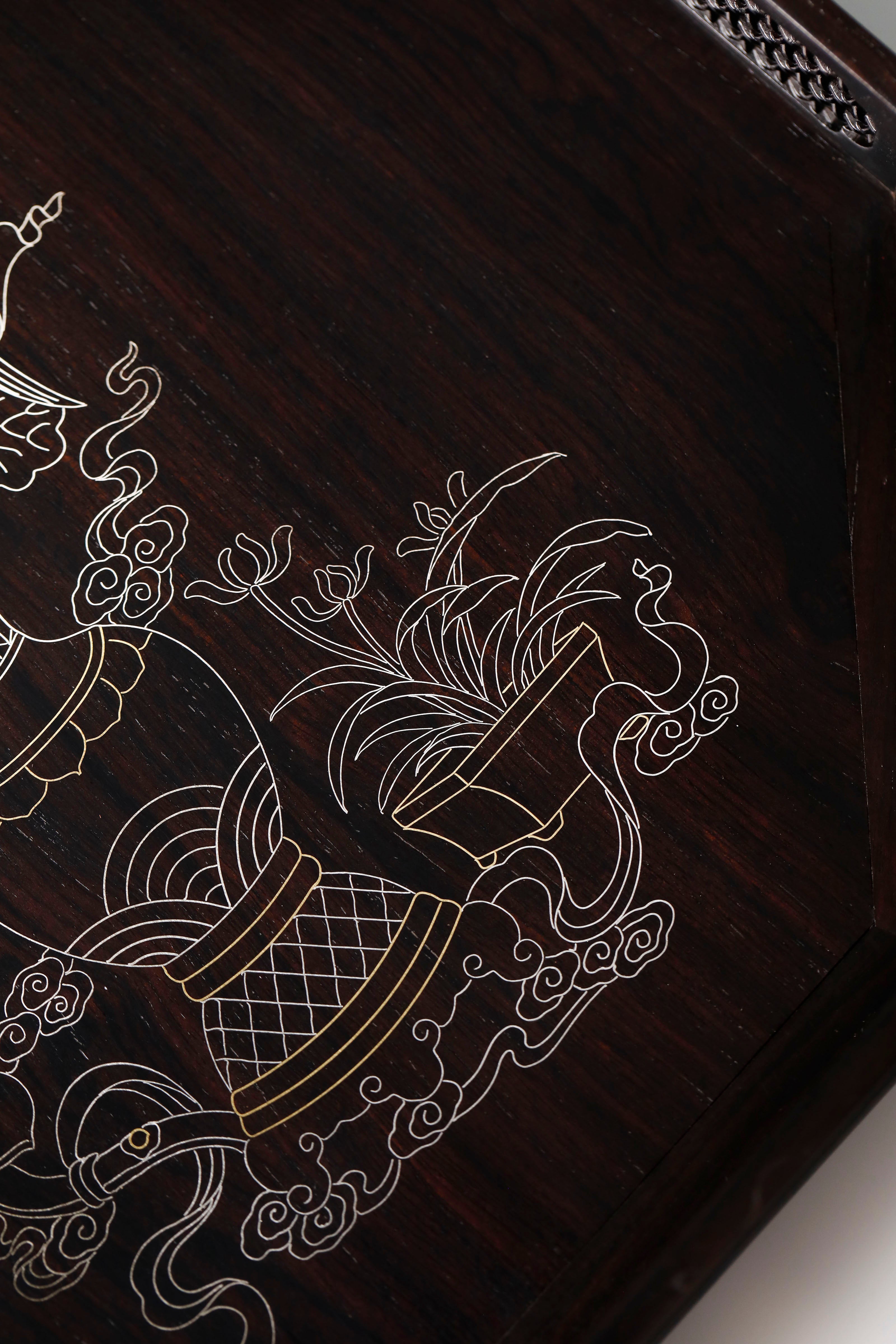 Purple sandalwood octagonal plate with antique woven pattern