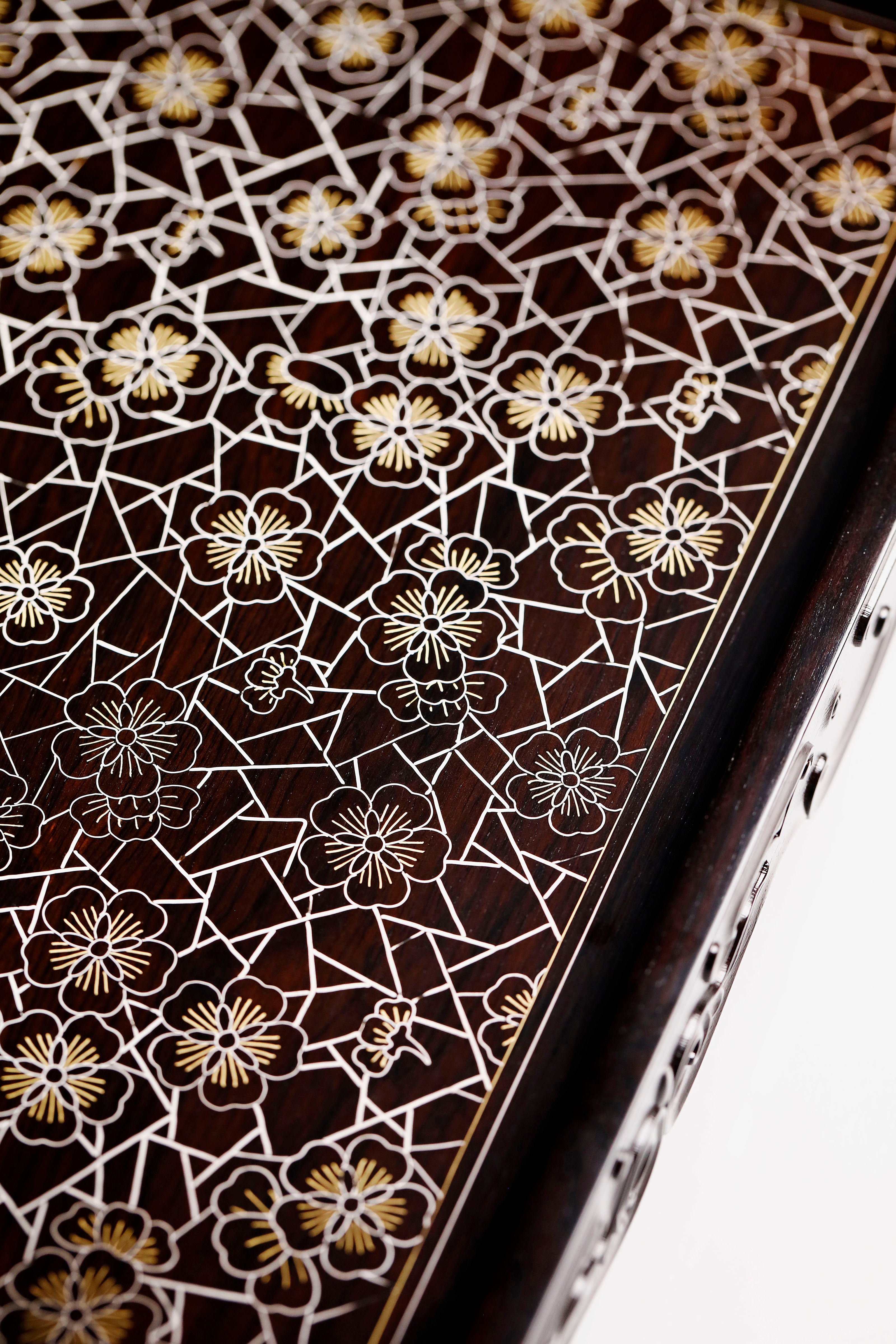 Purple sandalwood tray inlaid with silver plum blossom pattern