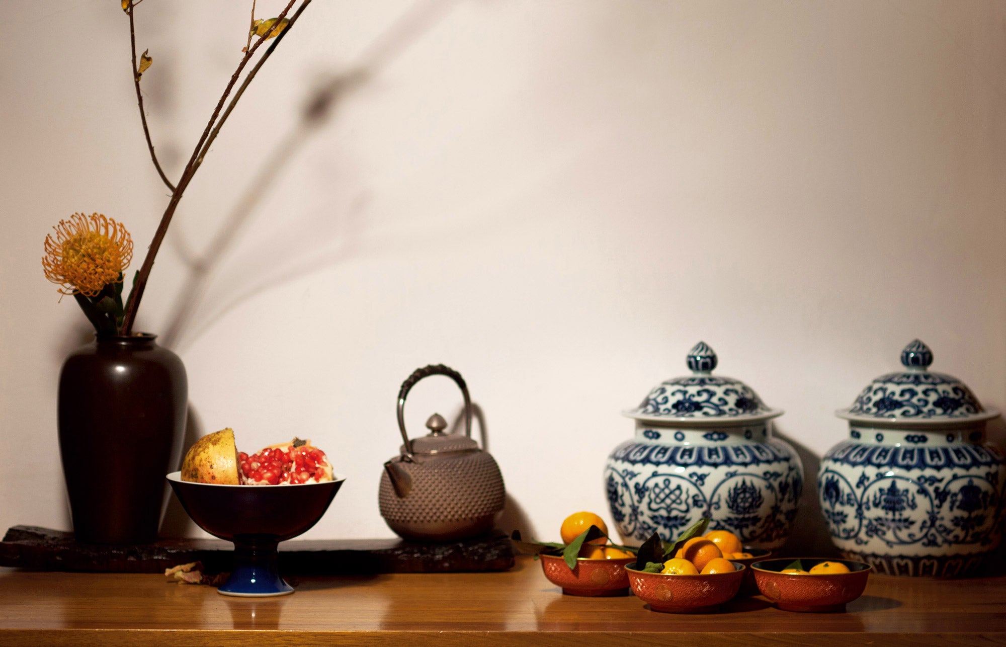 Blue and white porcelain tea canister