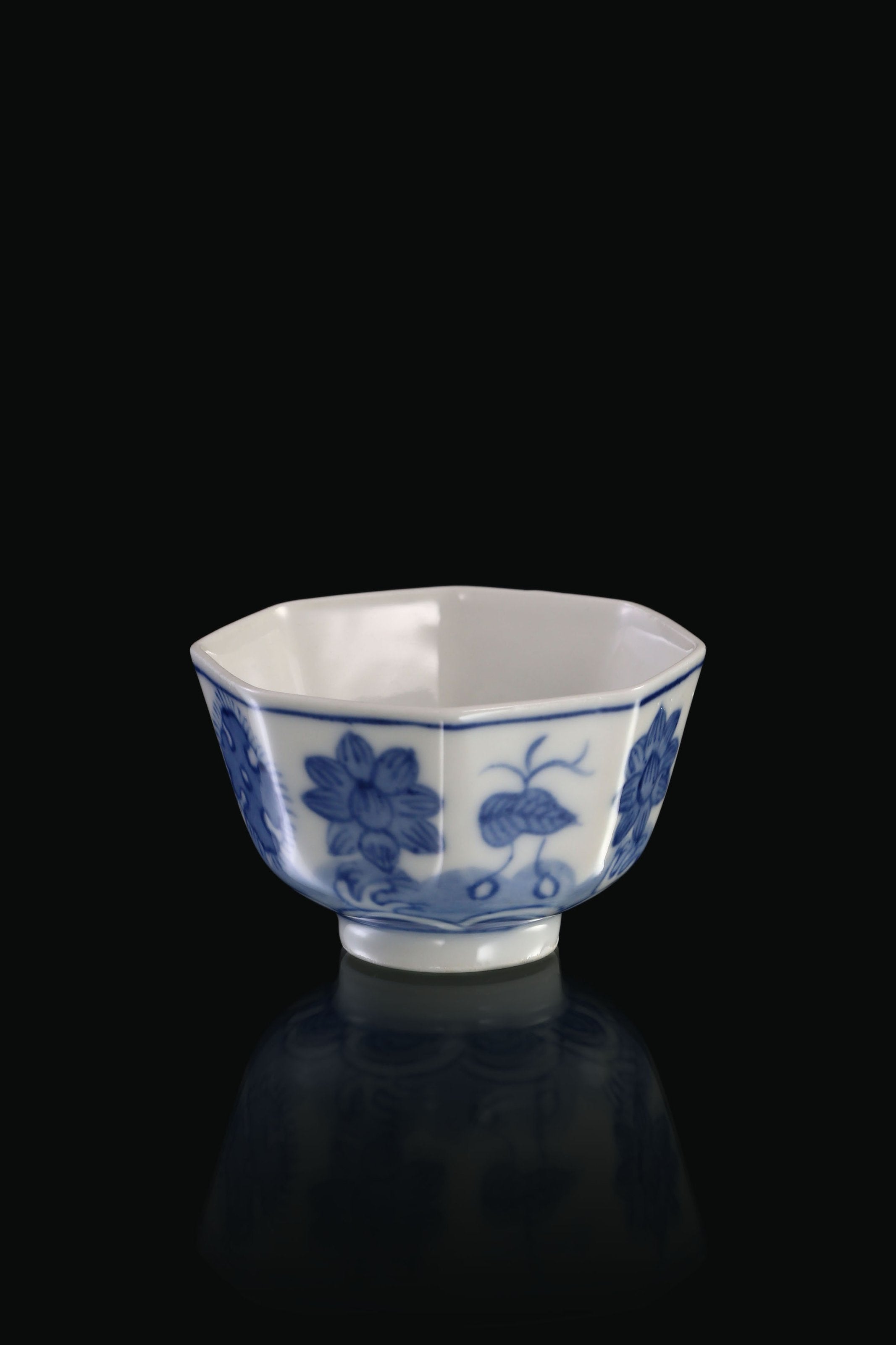 Blue and white floral octagonal cup