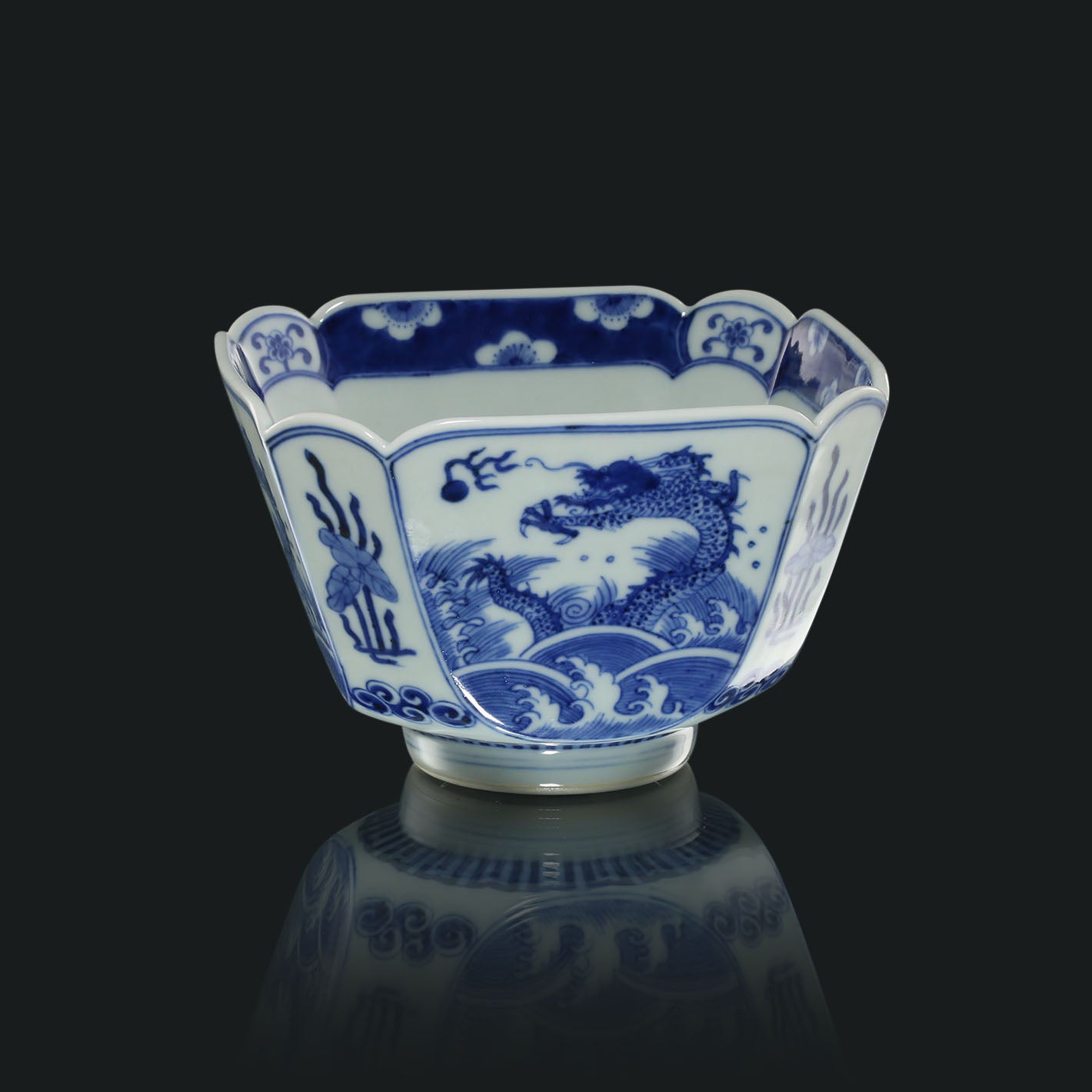 Auspicious Phoenix Pattern Blue and White Bowl / Blue and White Dragon Pattern Begonia Bowl