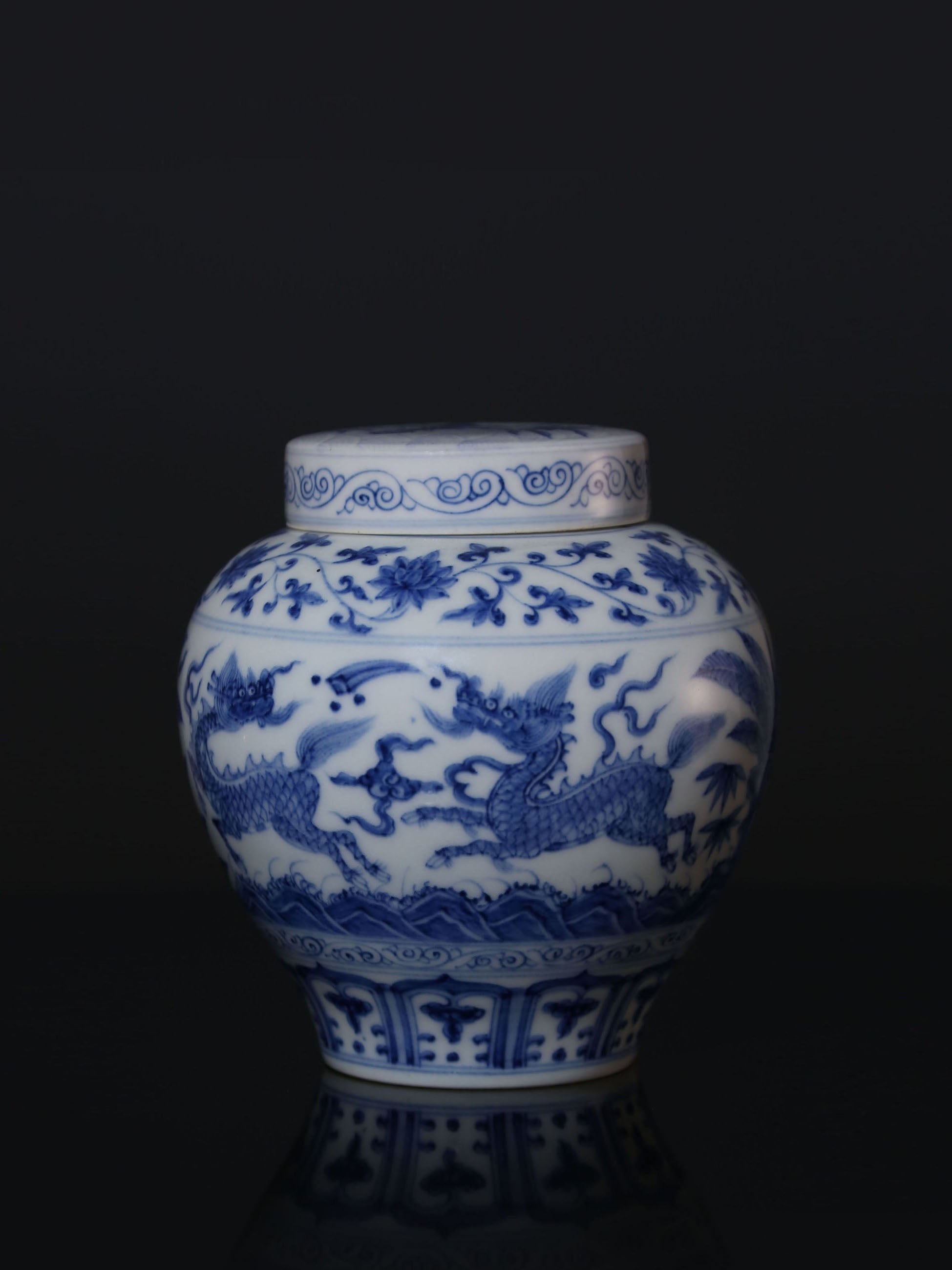 Blue and white porcelain tea canister with a kylin design