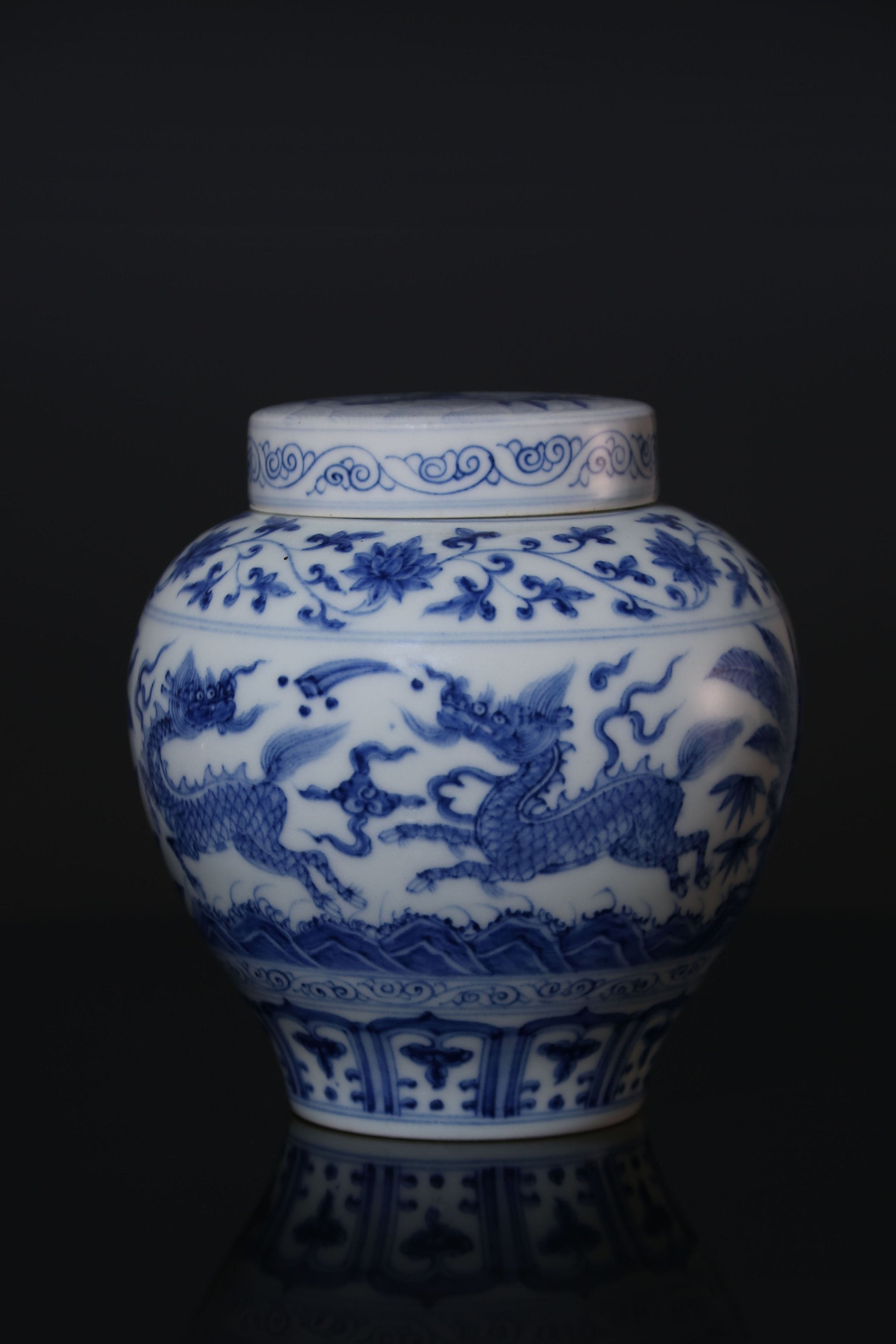 Blue and white porcelain tea canister with a kylin design