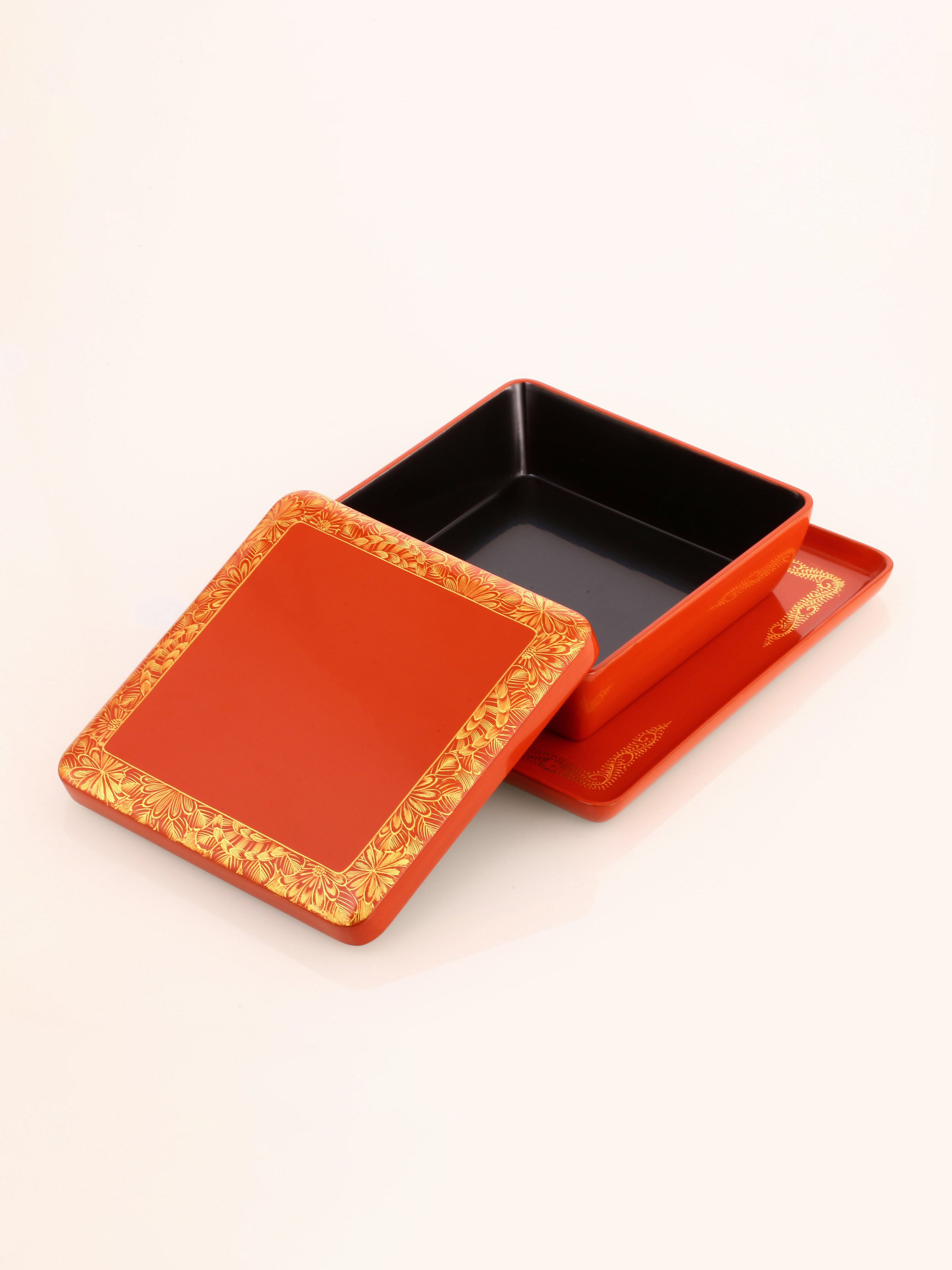 Japanese Wajima lacquerware tea box with gold leaf