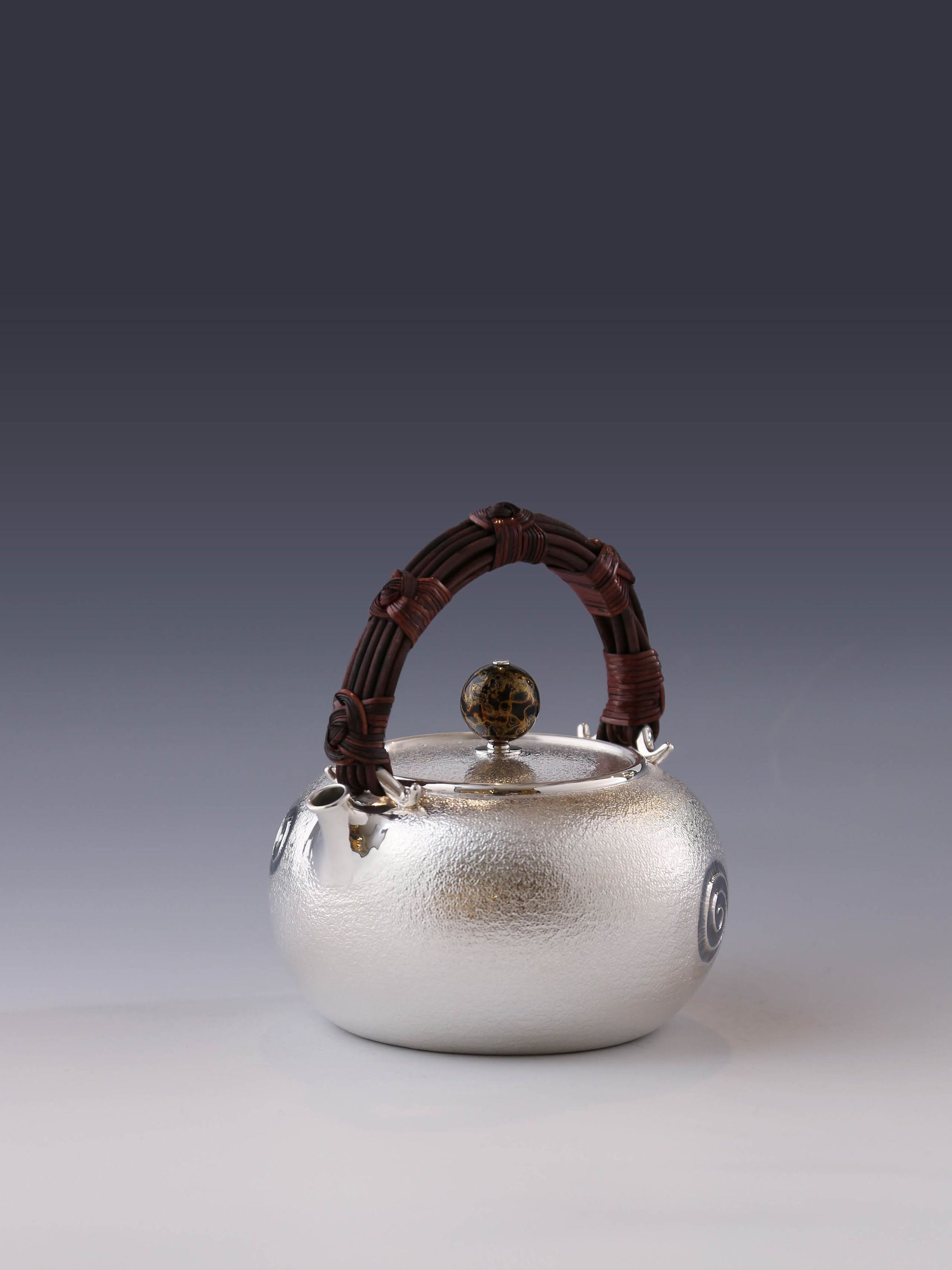 Ruo Xue Ruyi Knot Silver Pot