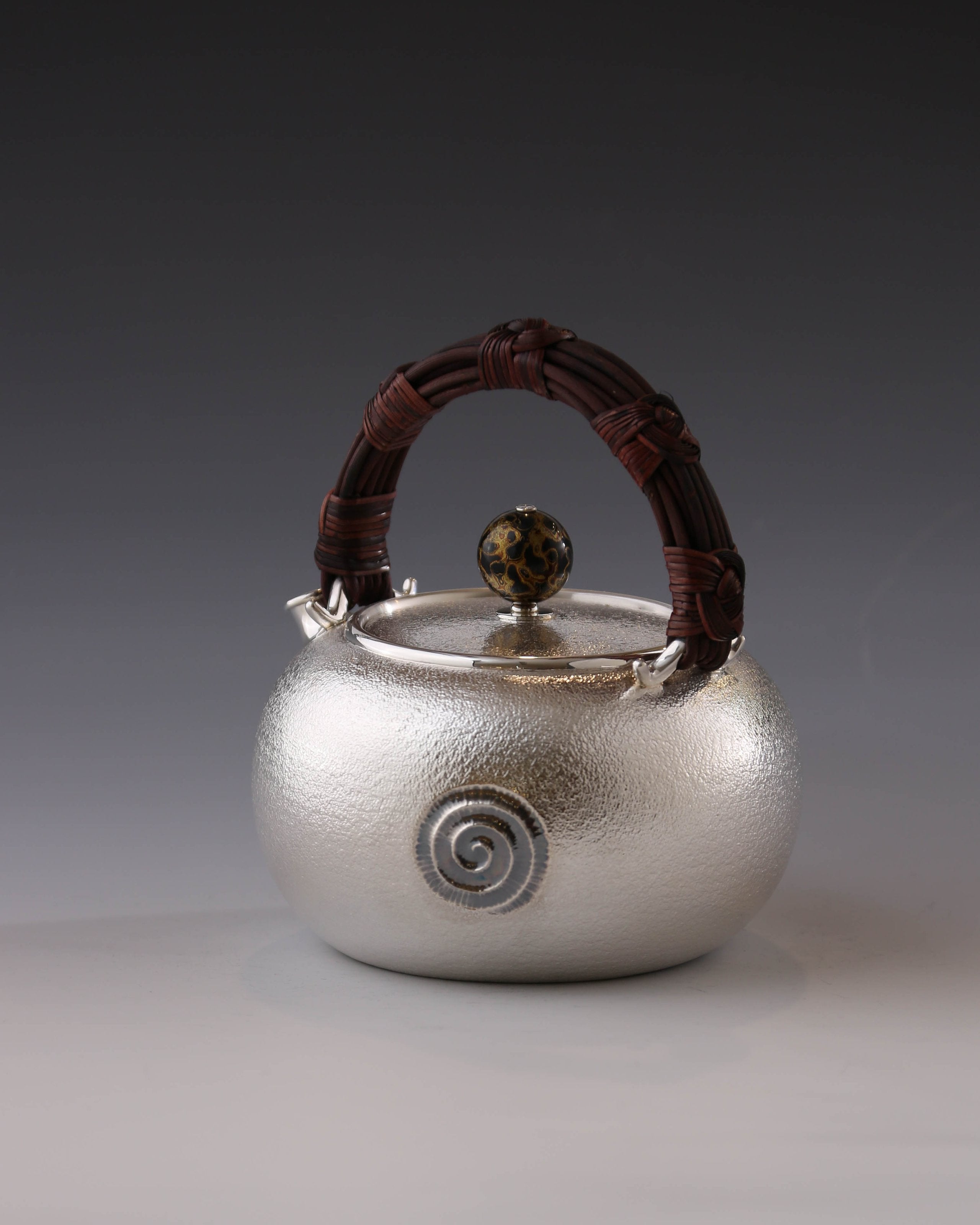 Ruo Xue Ruyi Knot Silver Pot