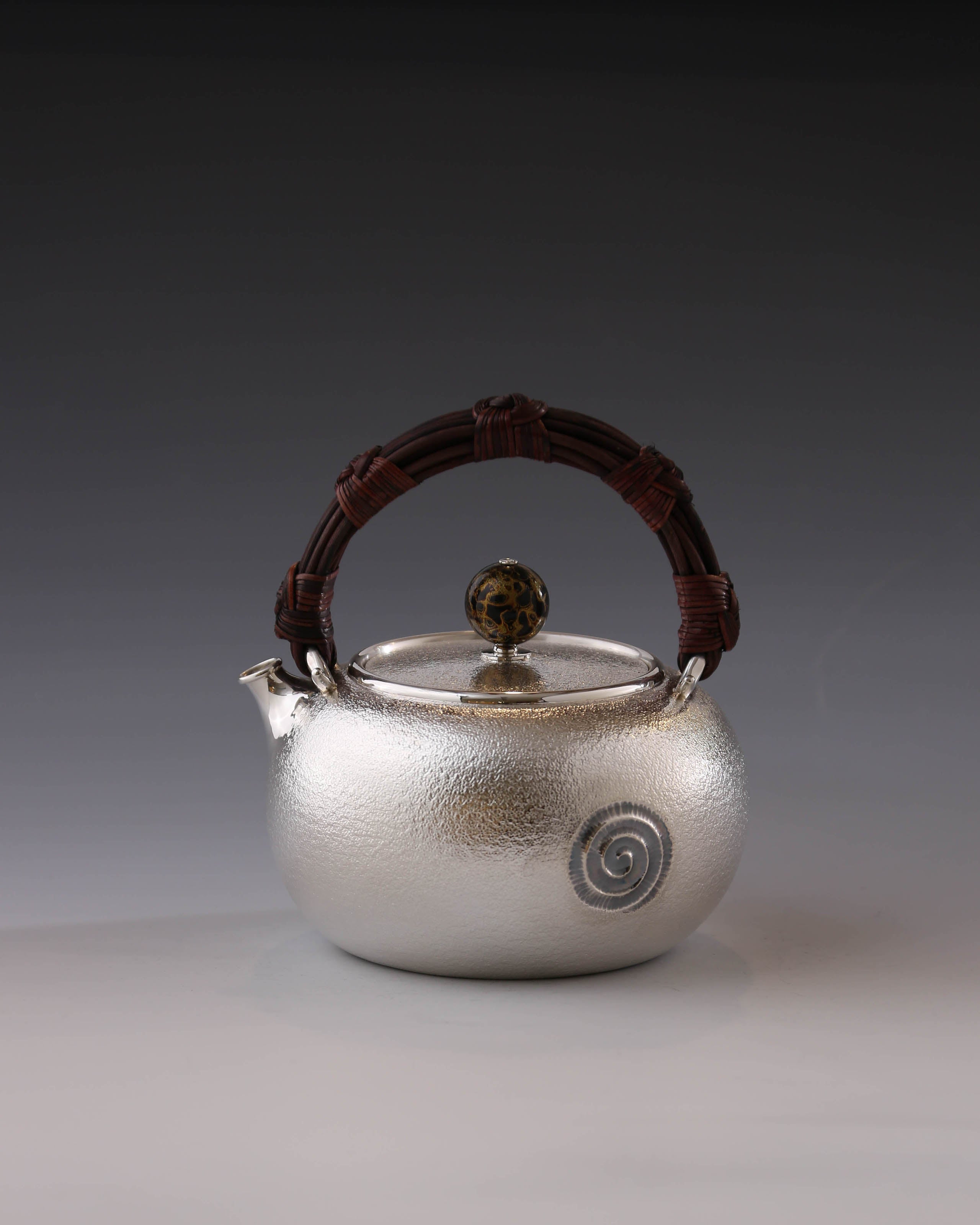 Ruo Xue Ruyi Knot Silver Pot
