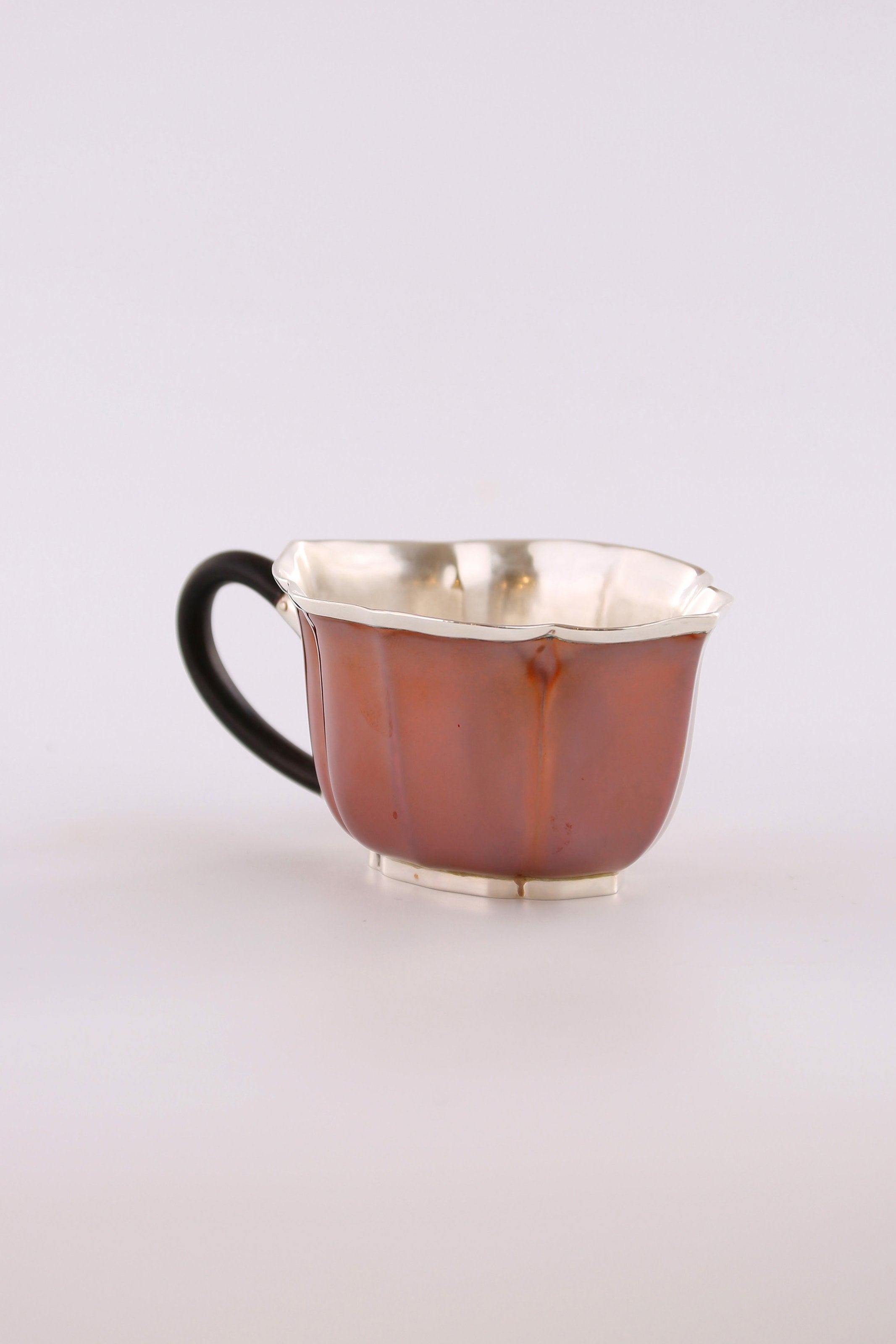 A set of Ruyi petal-shaped copper-plated silver teapot and serving cup