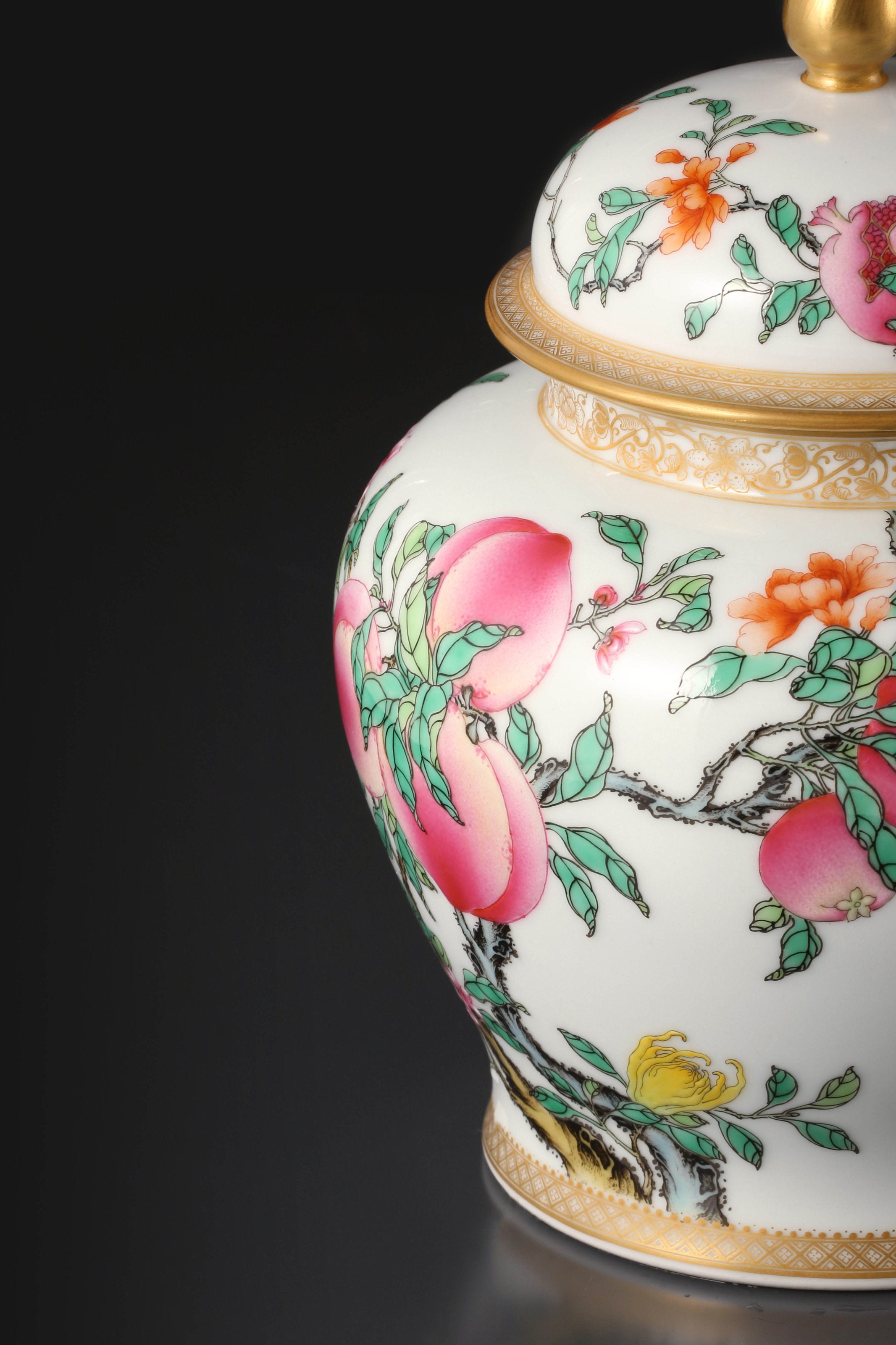 Three-color famille rose general jar tea canister