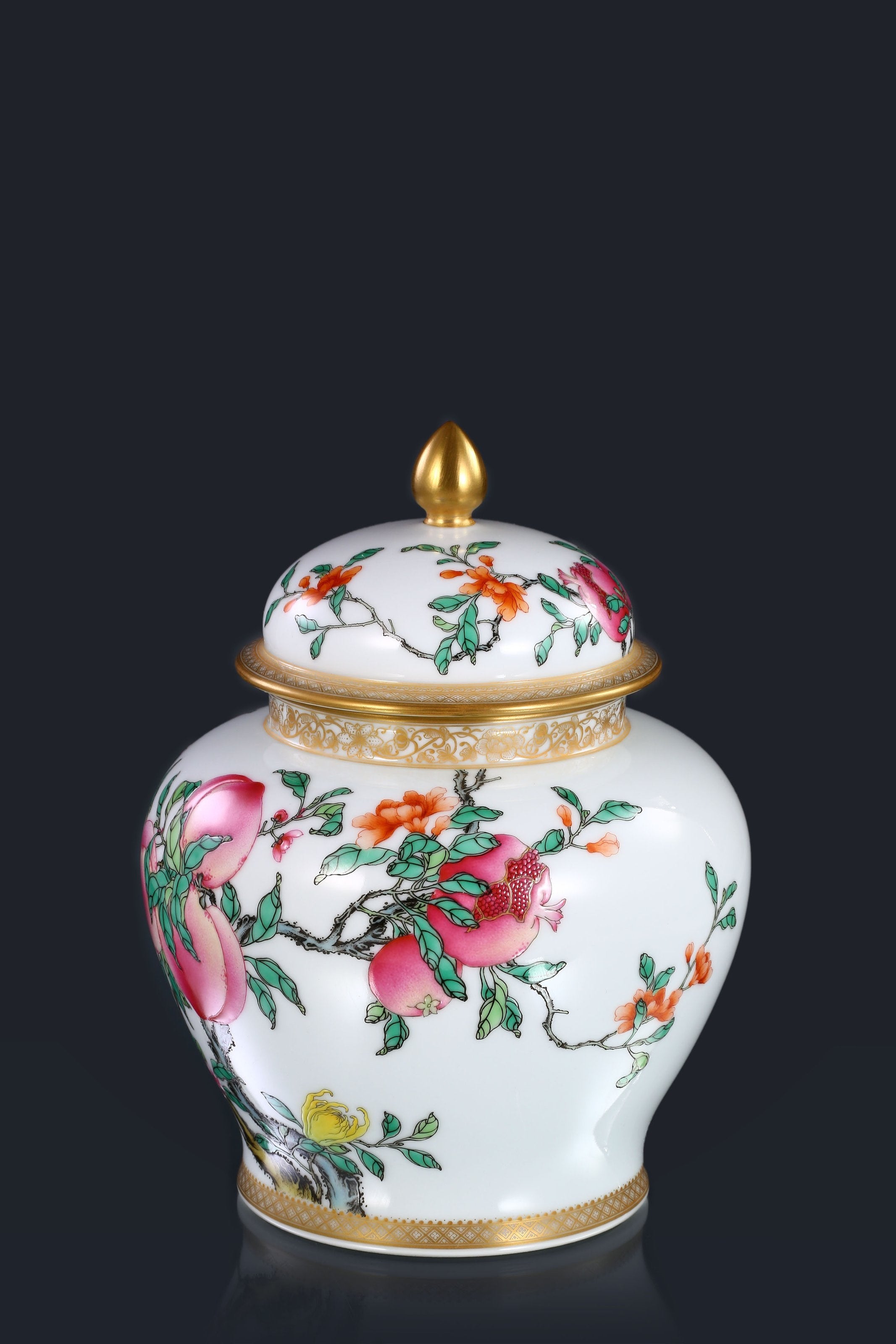 Three-color famille rose general jar tea canister