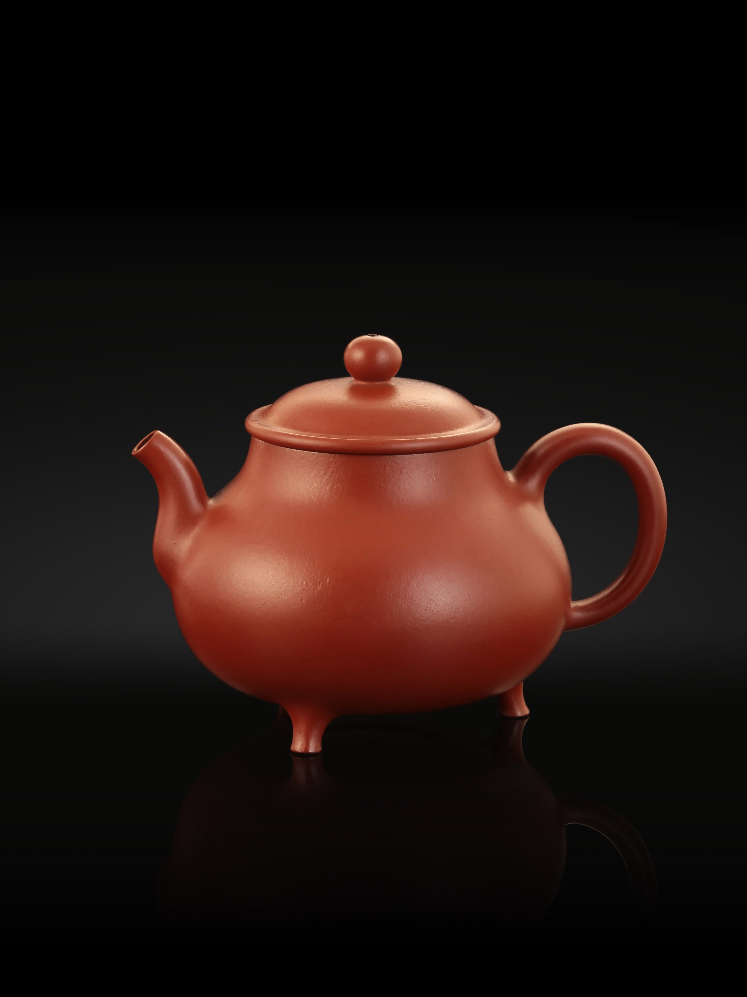 Three-legged tall tripod pot