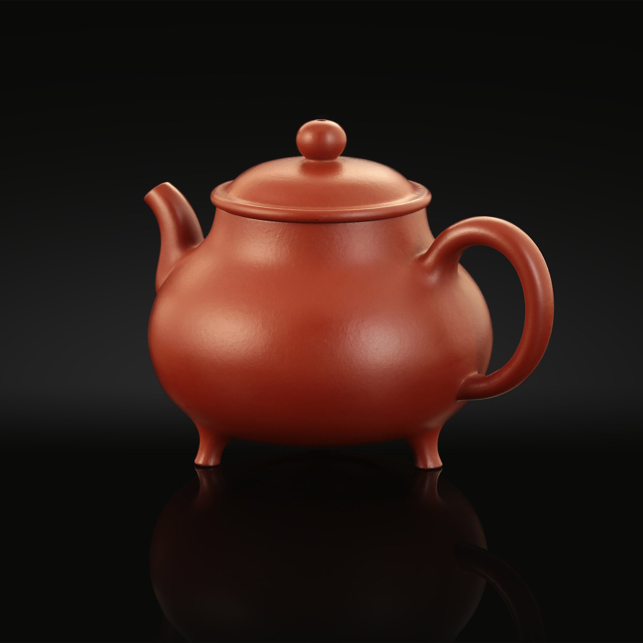 Three-legged tall tripod pot