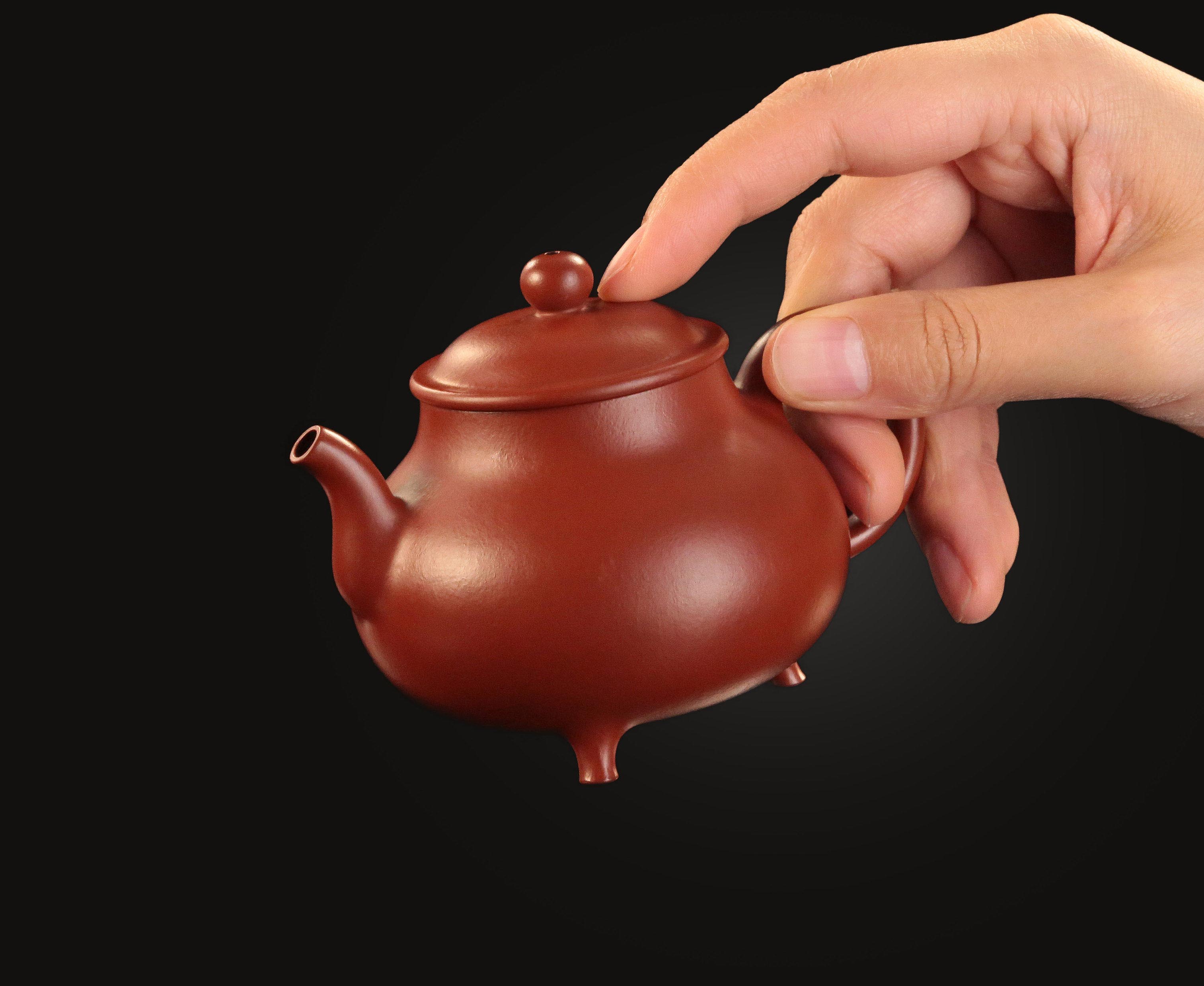 Three-legged tall tripod pot