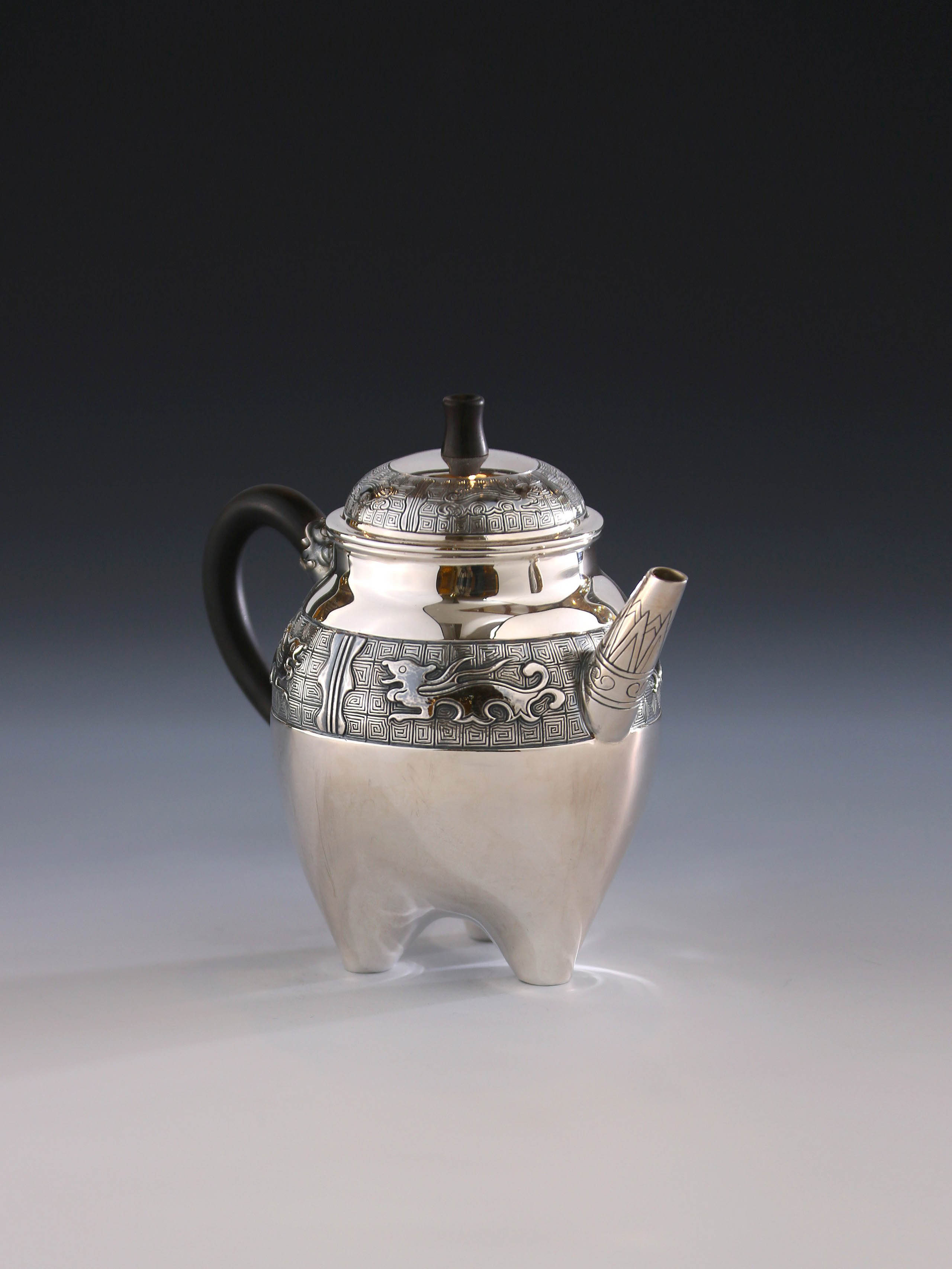 Three-legged teapot with taotie pattern