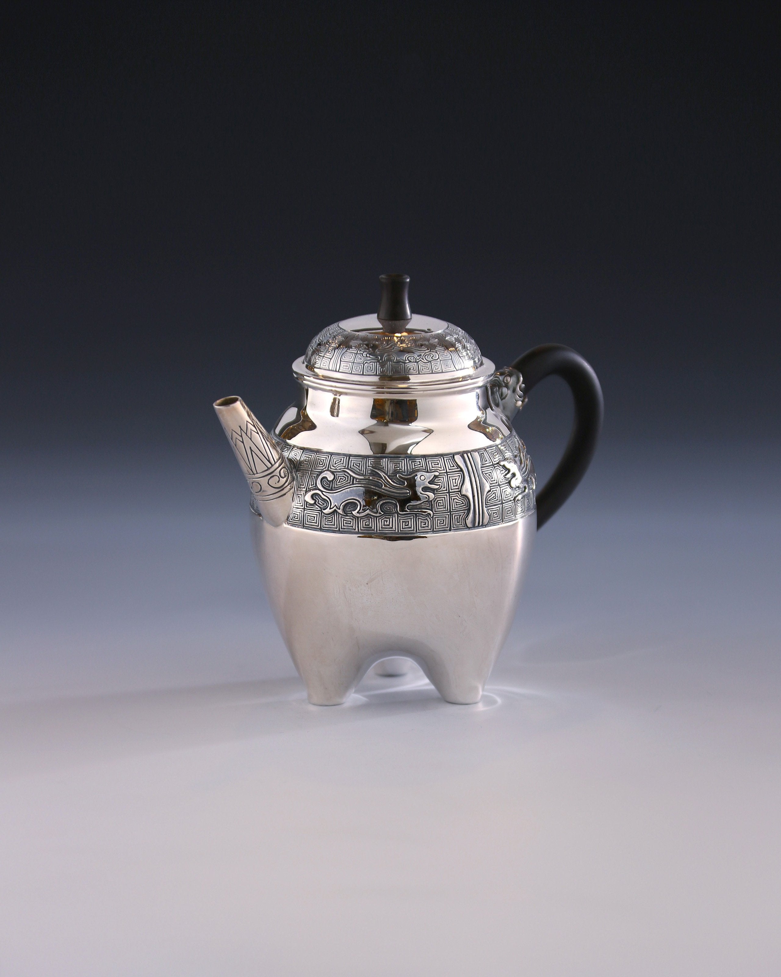 Three-legged teapot with taotie pattern