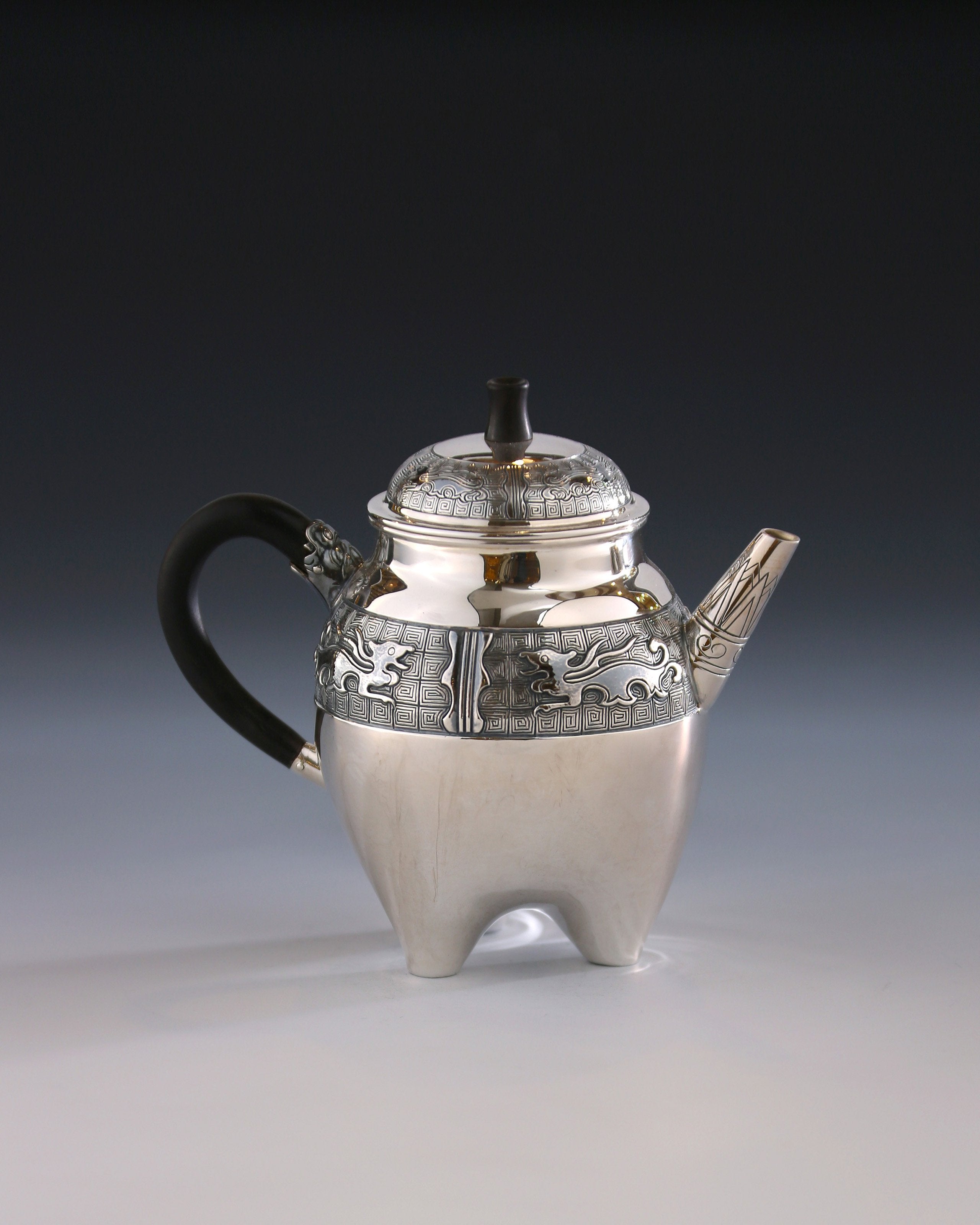 Three-legged teapot with taotie pattern