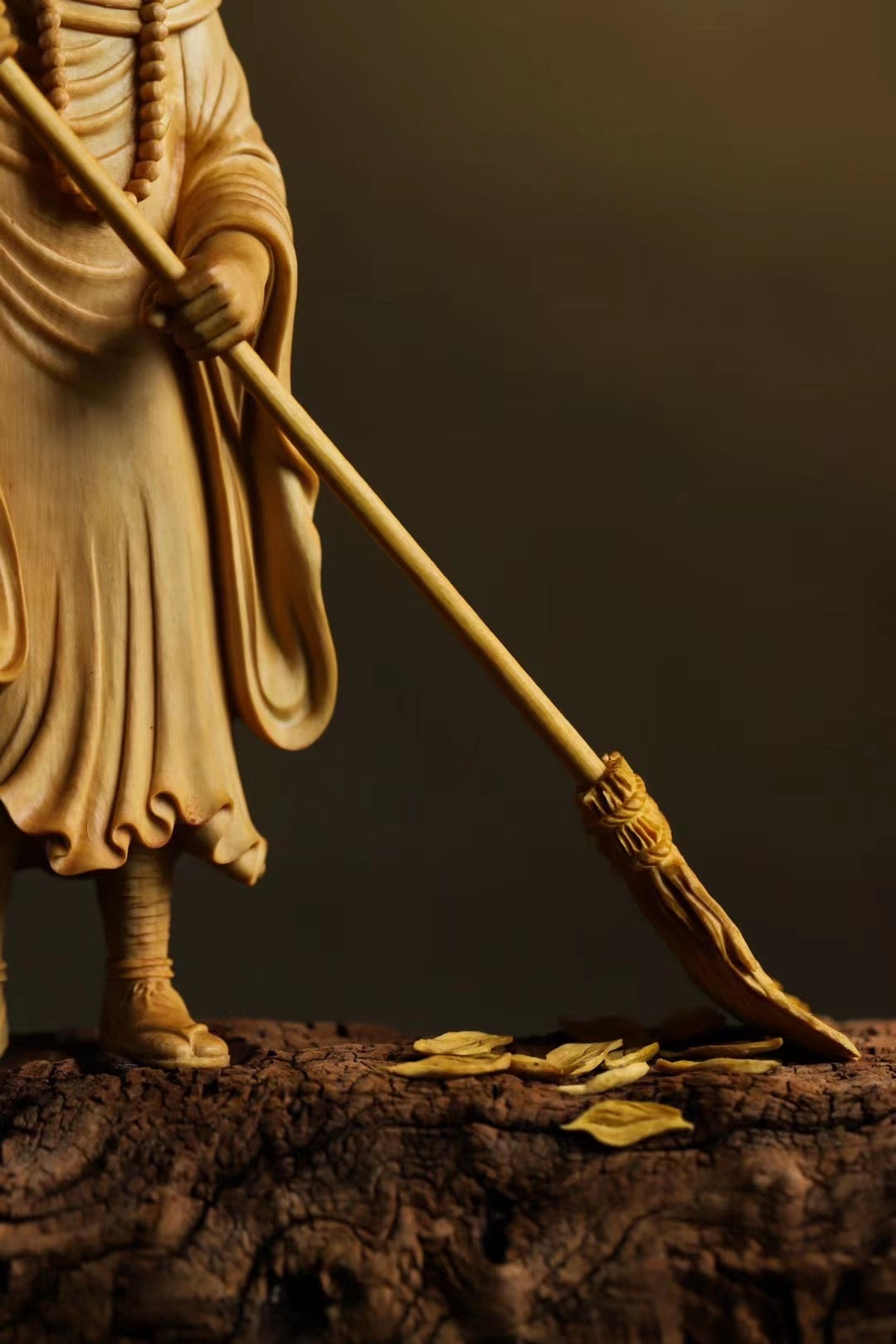 Boxwood Sweeping Monk