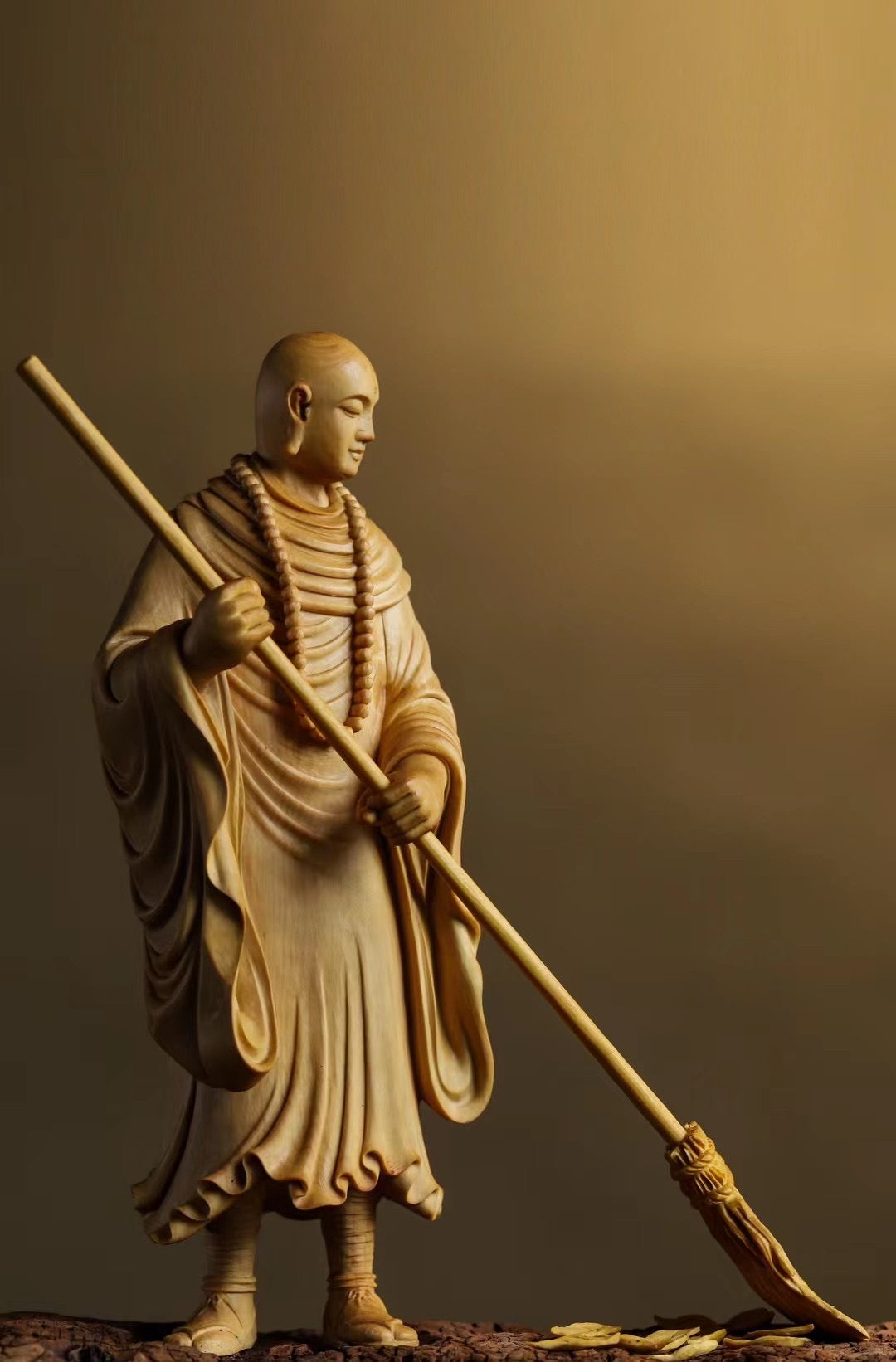 Boxwood Sweeping Monk