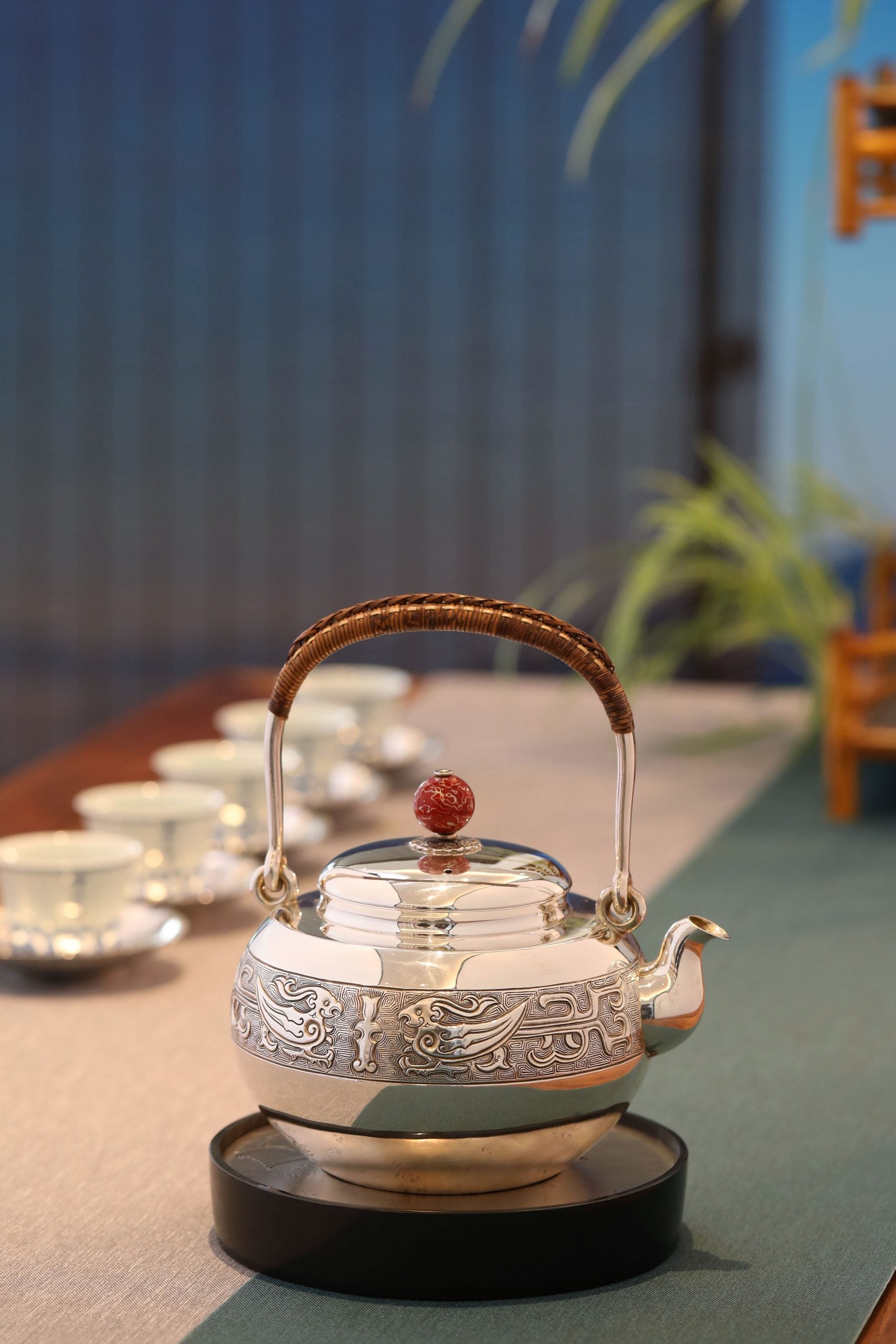 Lacquer-studded Phoenix Silver Pot