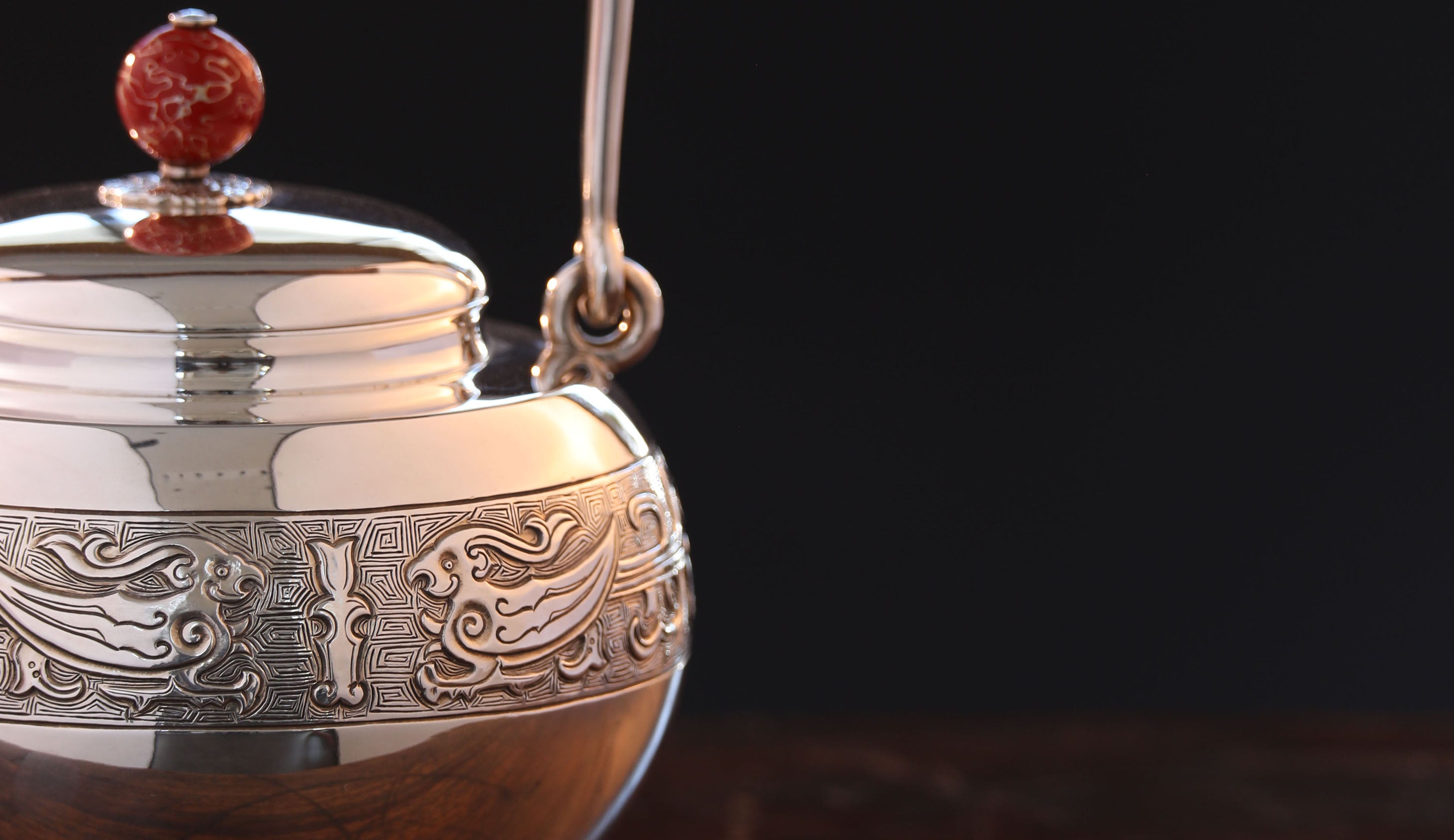 Lacquer-studded Phoenix Silver Pot