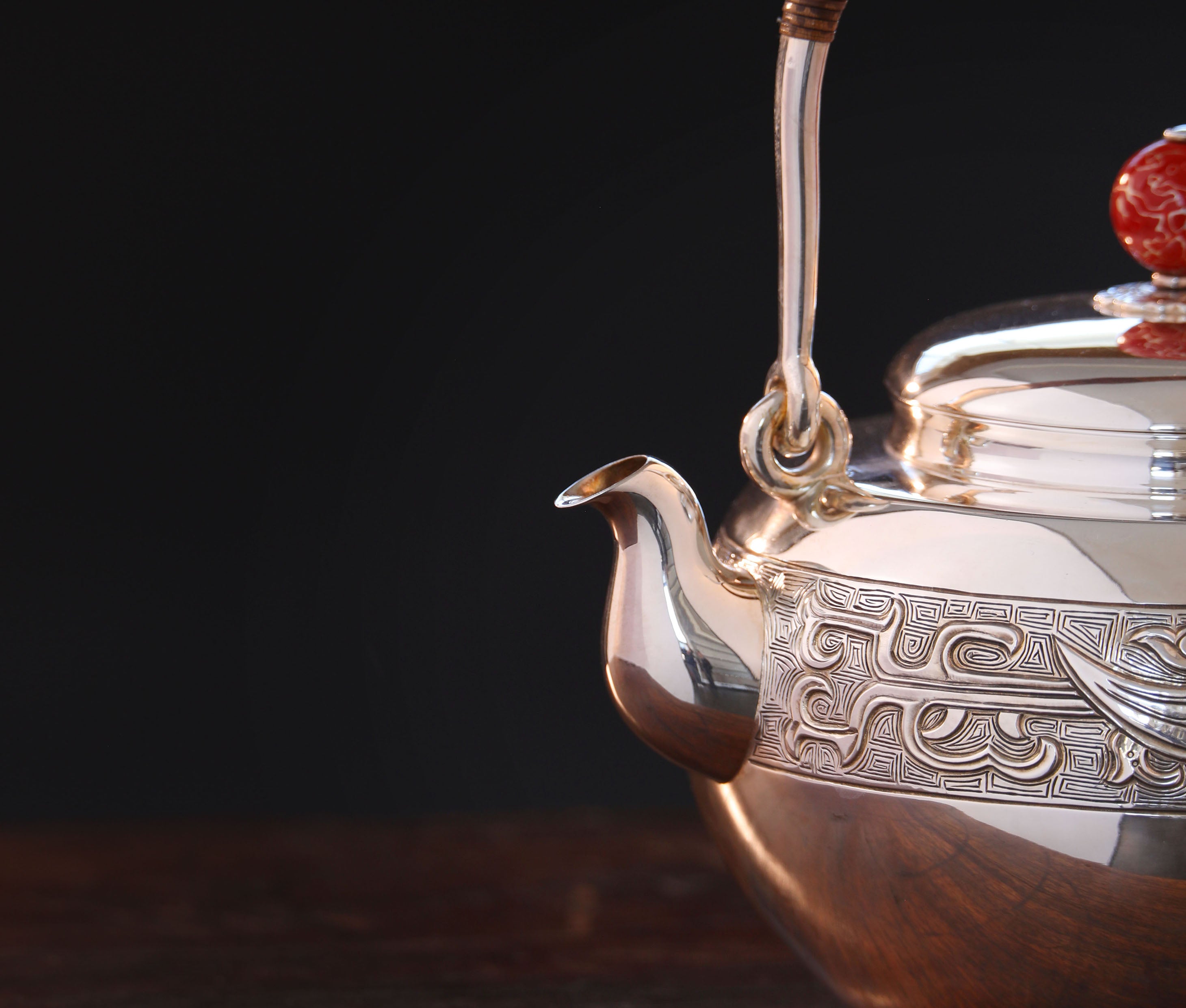 Lacquer-studded Phoenix Silver Pot