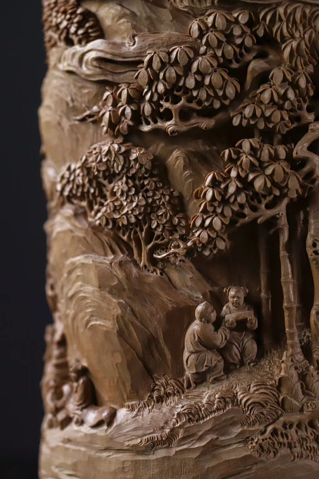 Old Mountain Sandalwood Eighteen Scholars Large Pen Holder