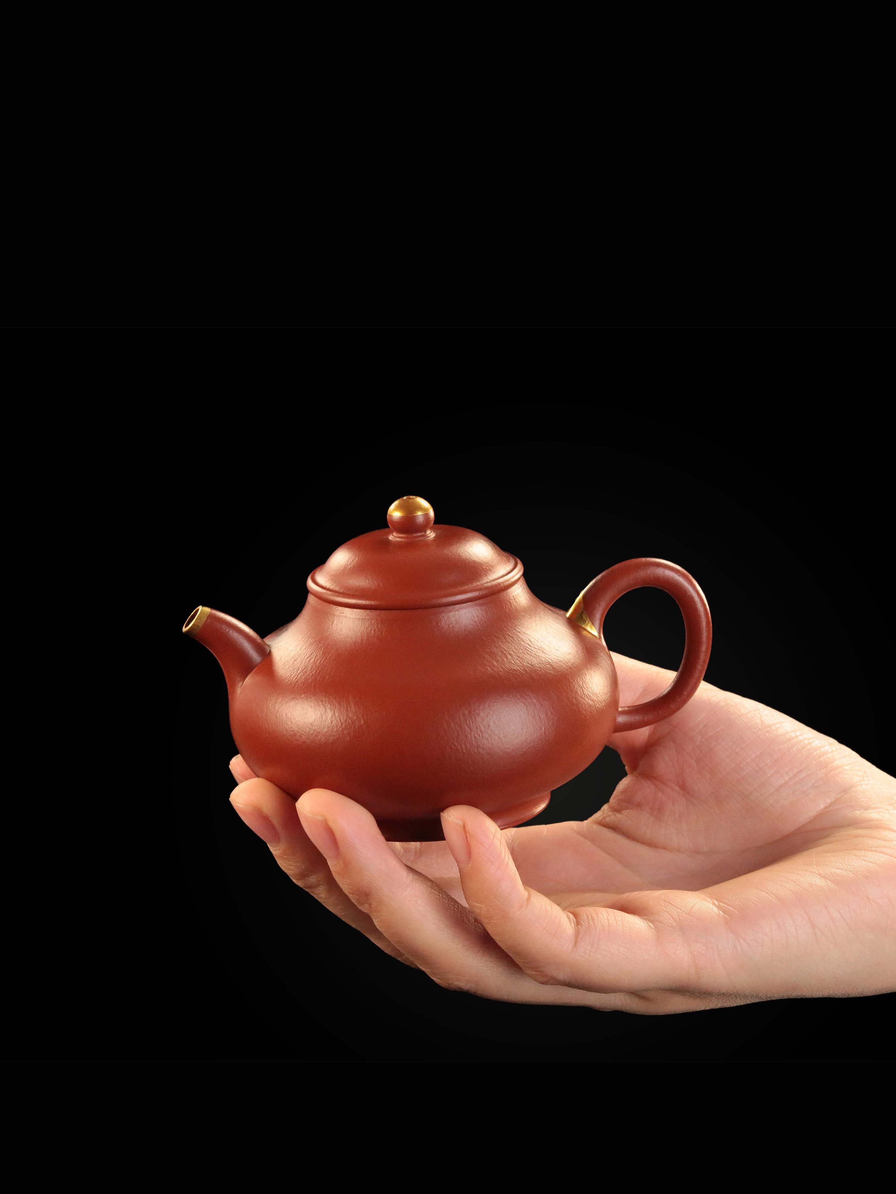 Gold-decorated Pan teapot - Small coal kiln red clay
