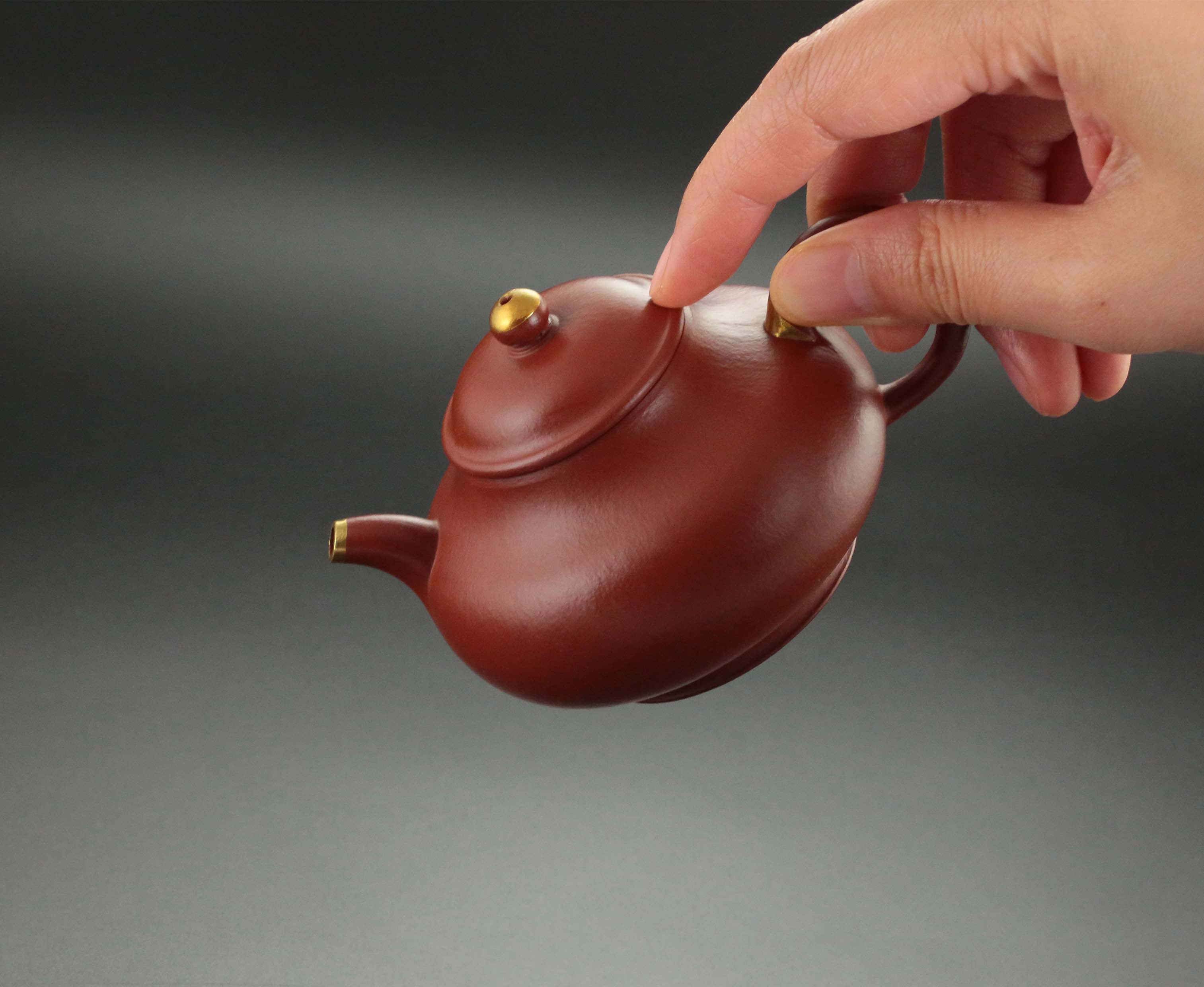 Gold-decorated Pan teapot - Small coal kiln red clay