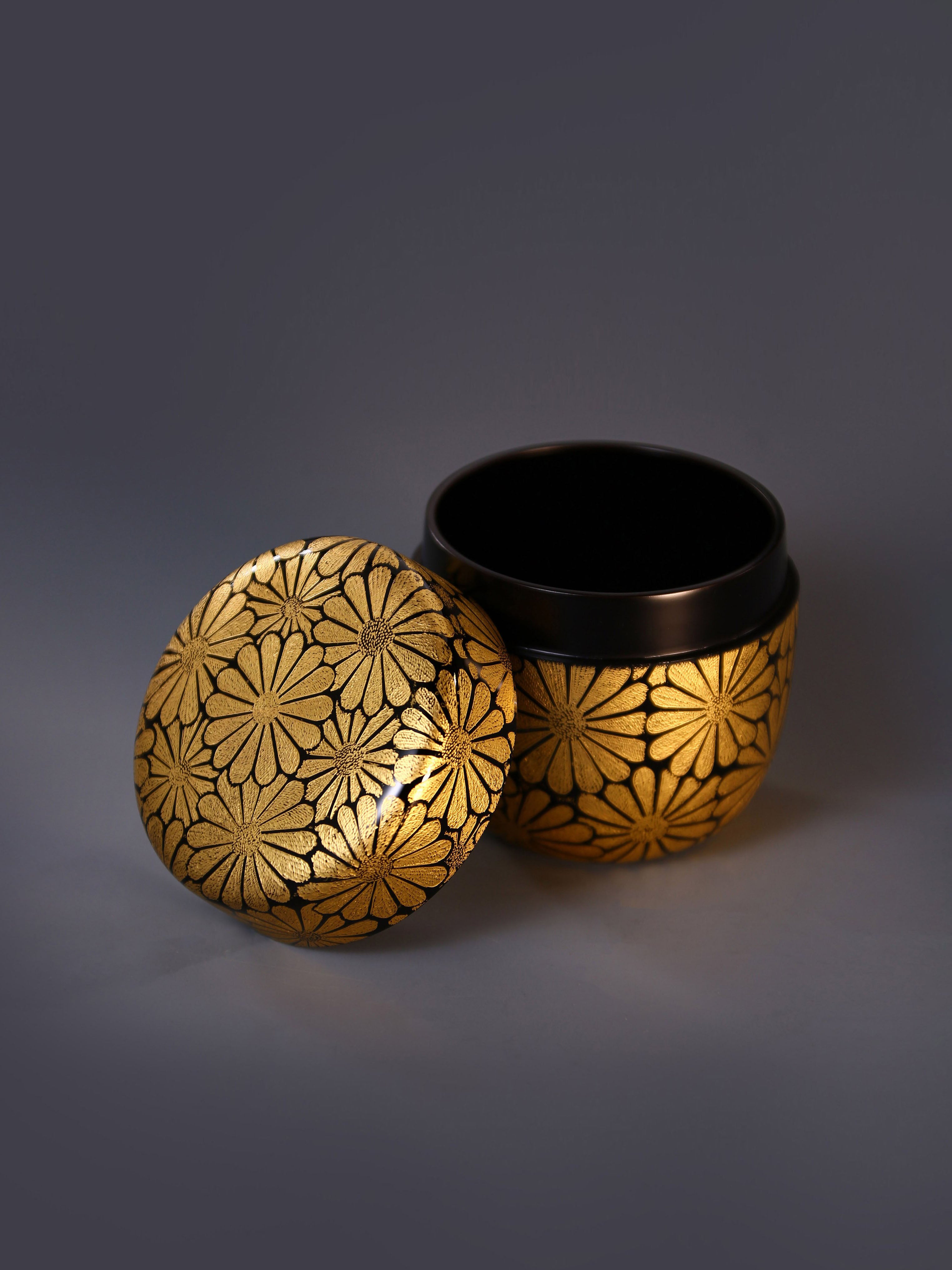 Golden Autumn in October – Wajima-style Chrysanthemum Pattern Sun-Gold Tea Dates