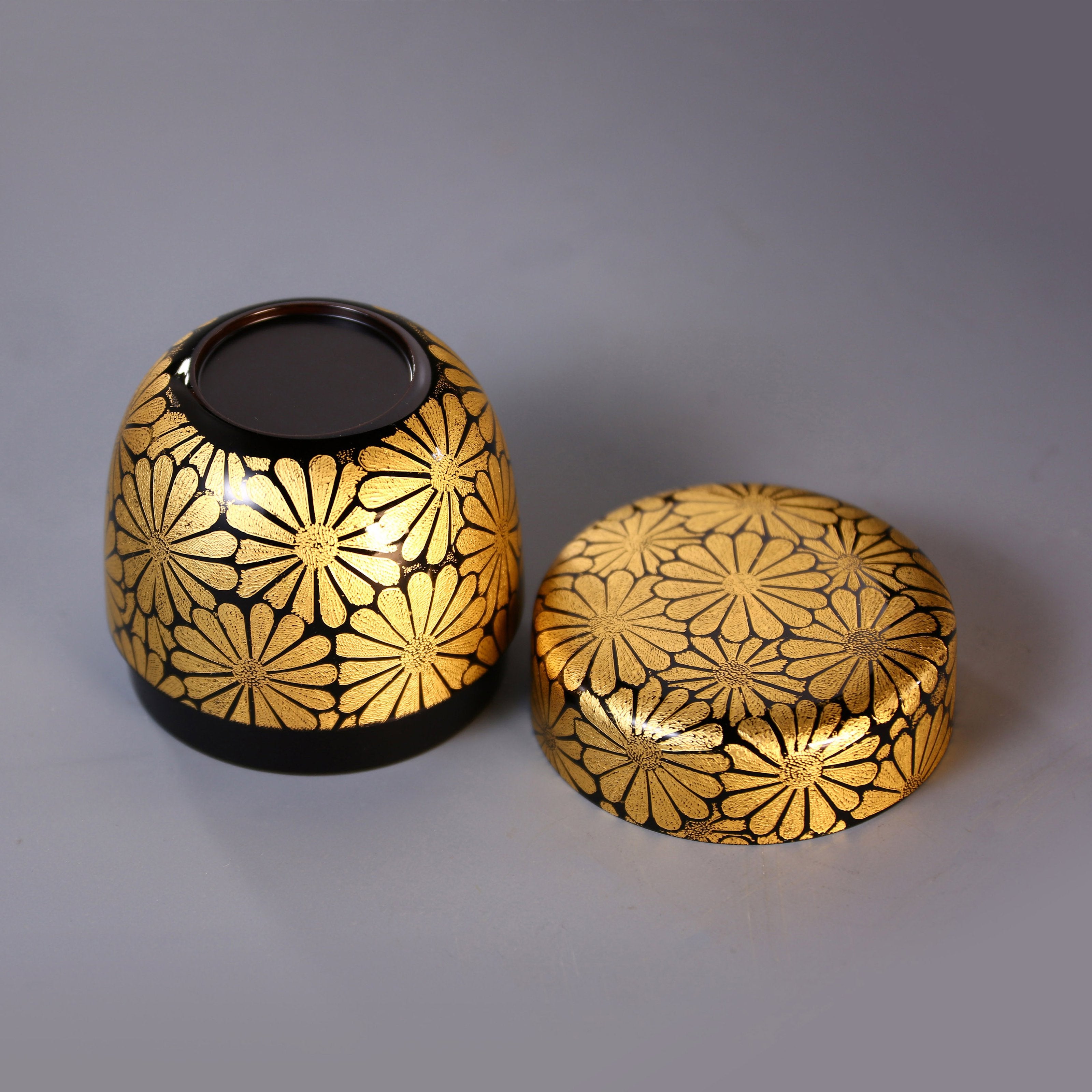 Golden Autumn in October – Wajima-style Chrysanthemum Pattern Sun-Gold Tea Dates