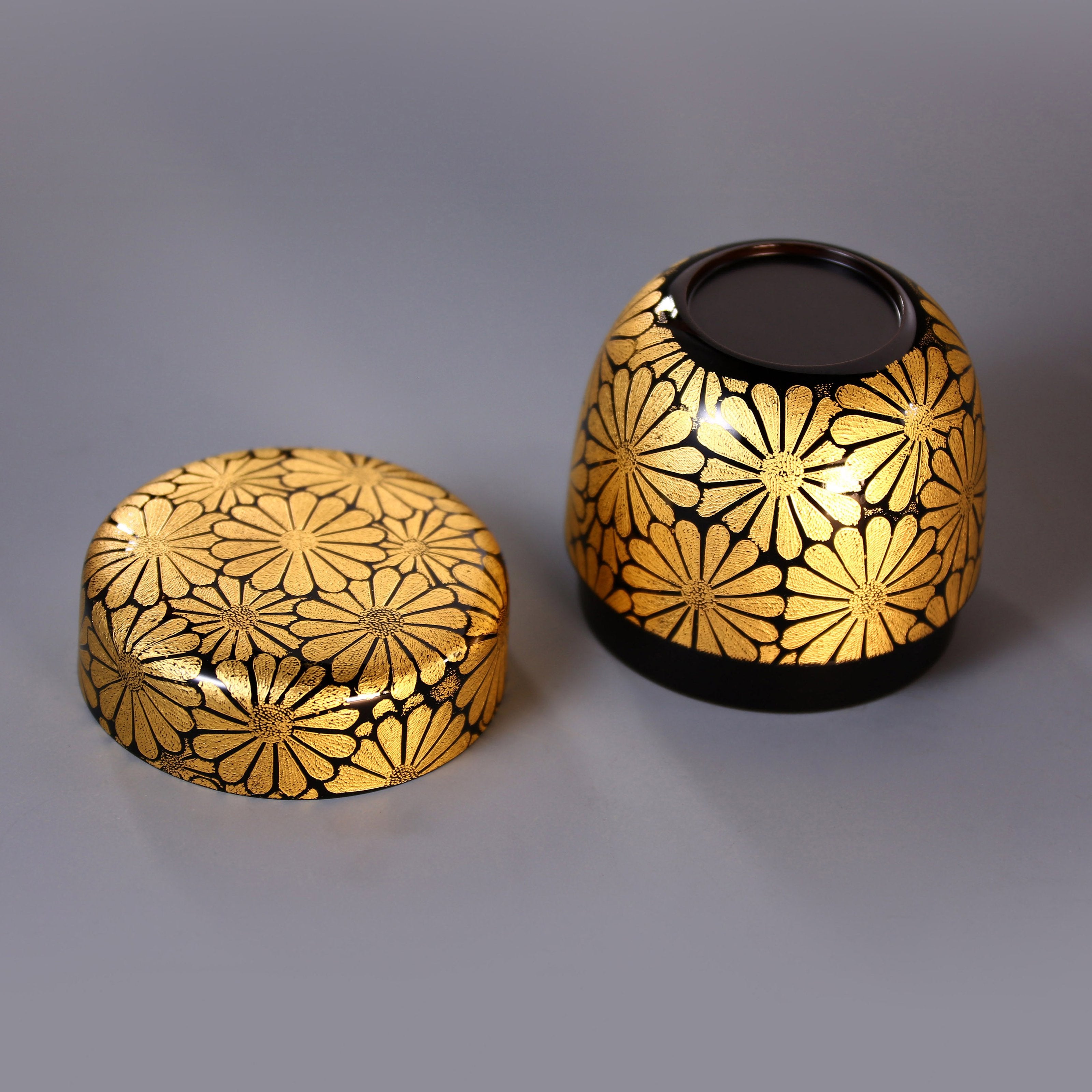 Golden Autumn in October – Wajima-style Chrysanthemum Pattern Sun-Gold Tea Dates