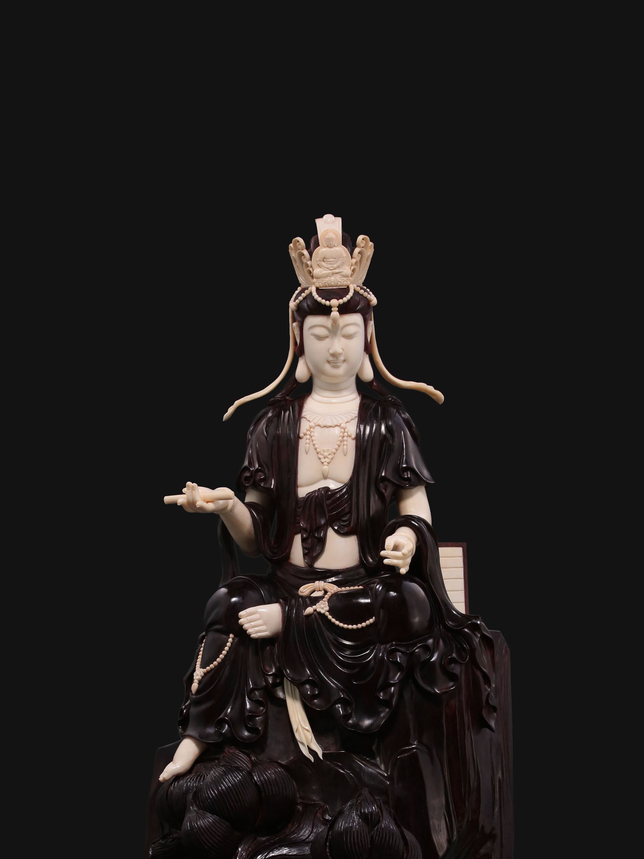 Bodhisattva who upholds the scriptures