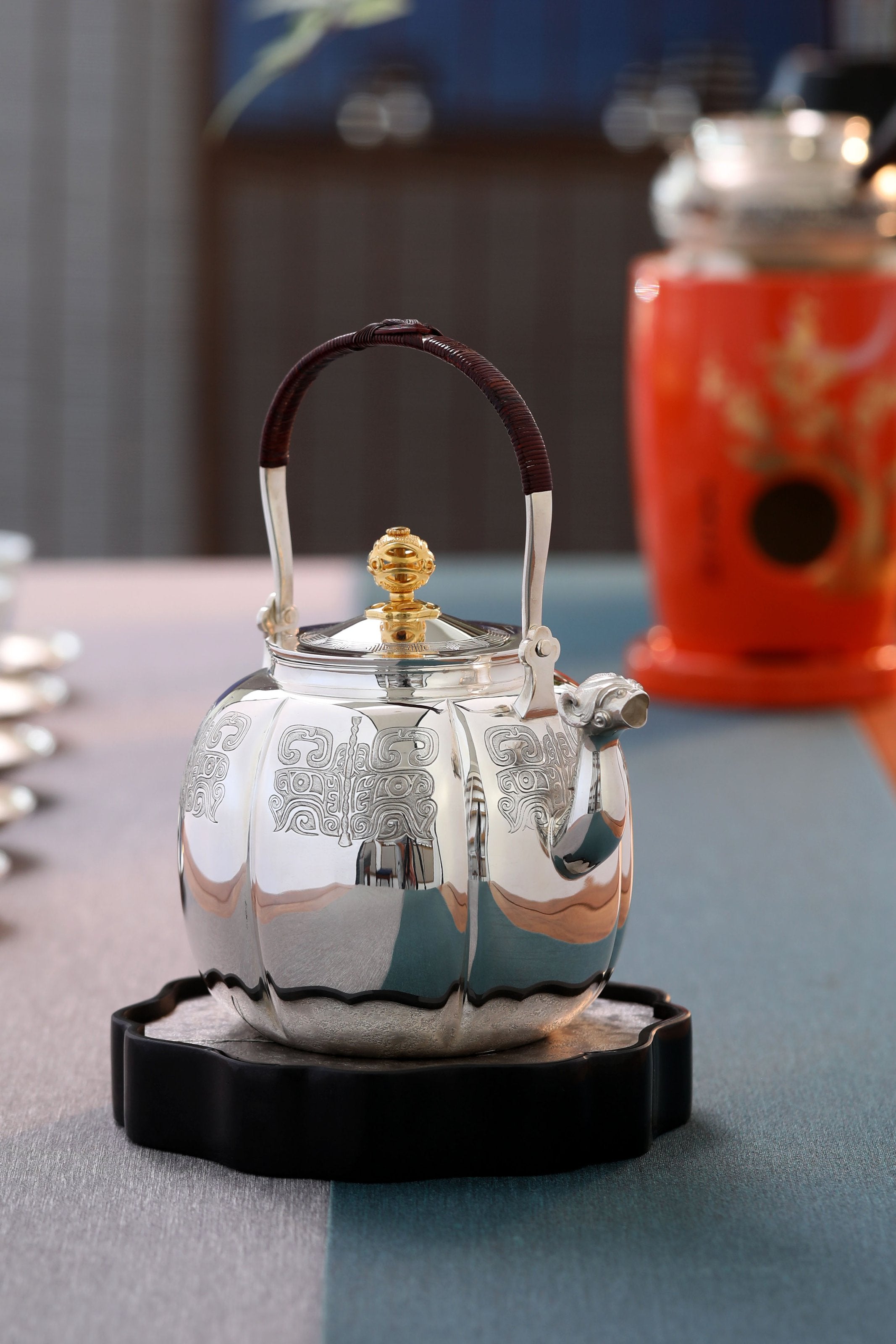 Taotie-patterned gold-handled animal-mouthed cloth bag-shaped ewer (with pure gold knob)